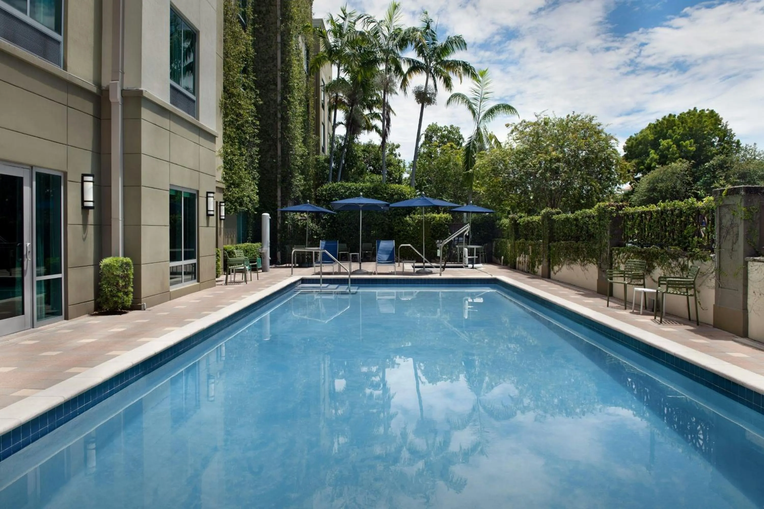 Swimming pool in Fairfield Inn & Suites Fort Lauderdale Airport & Cruise Port