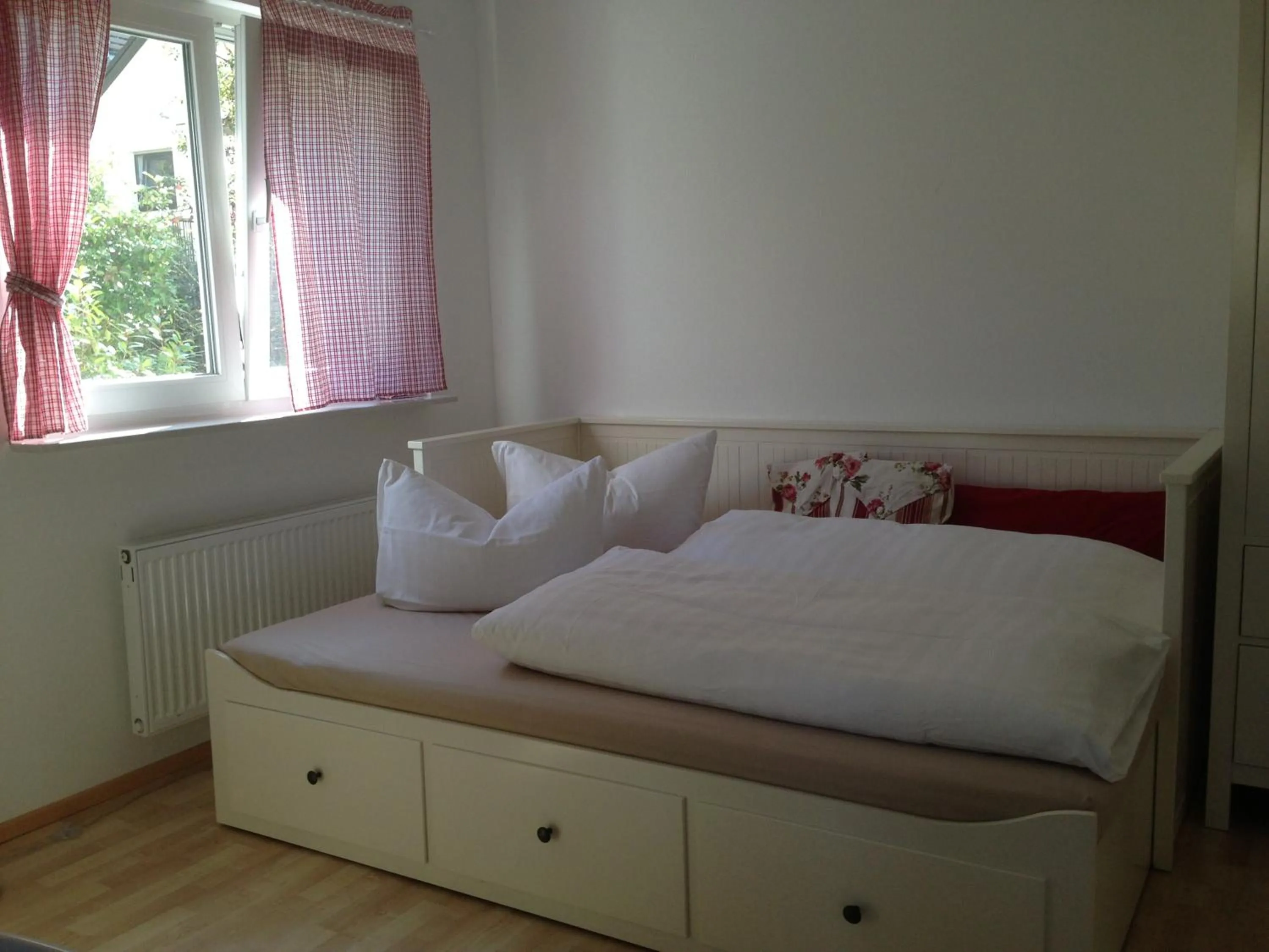 Bed in Petite Bellevue II