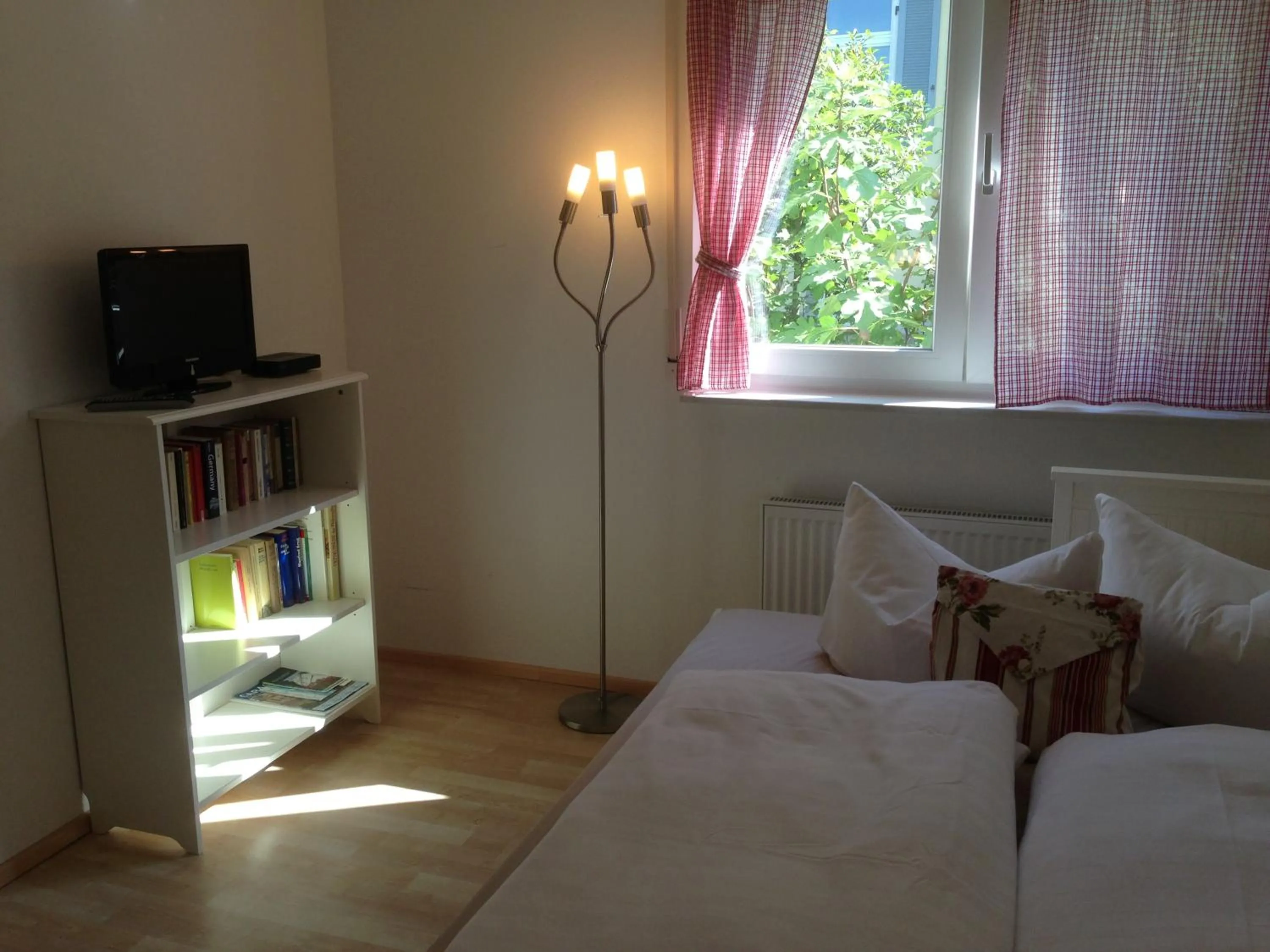 Bed in Petite Bellevue II