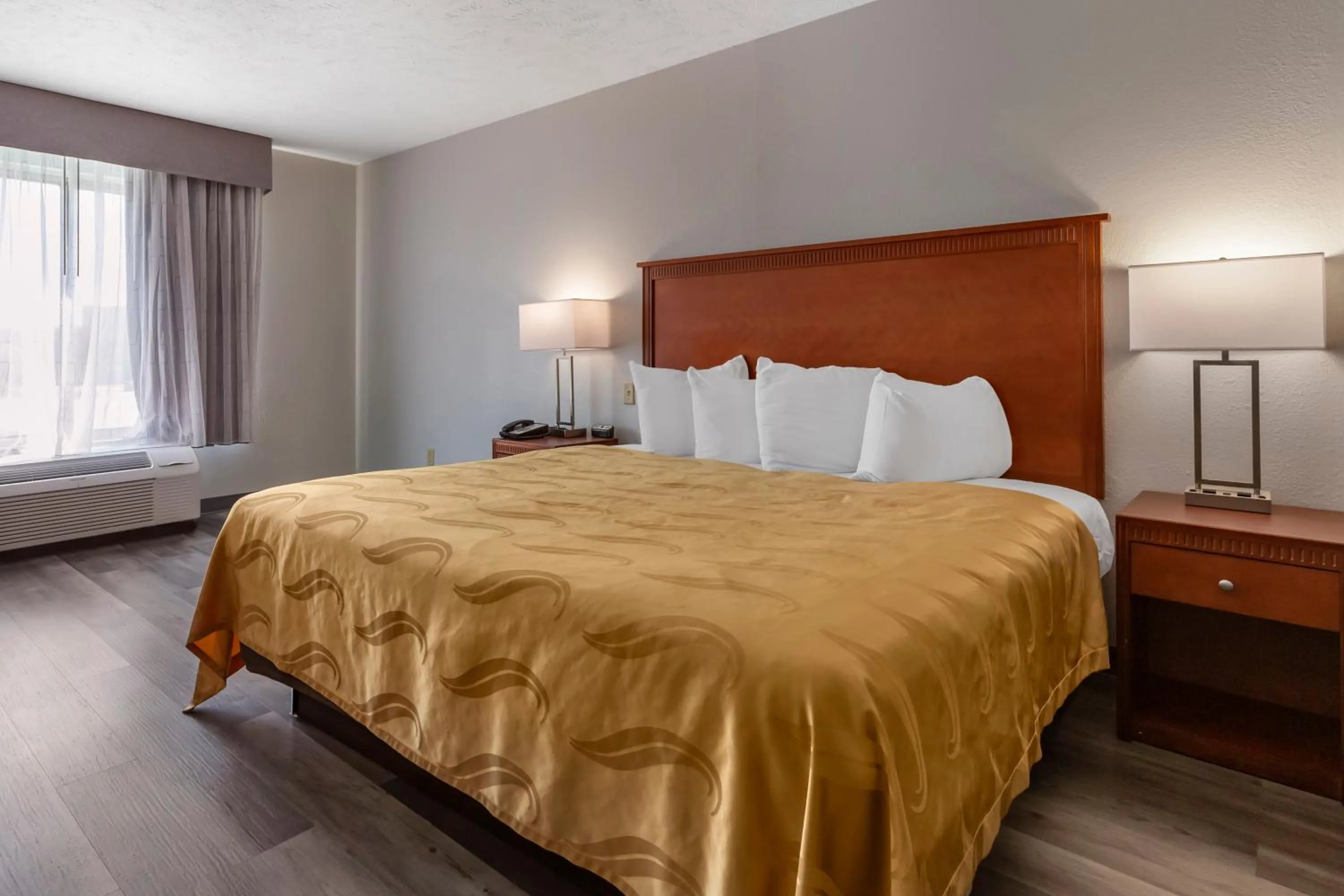 Bed in Quality Inn Fayetteville near Fort Bragg