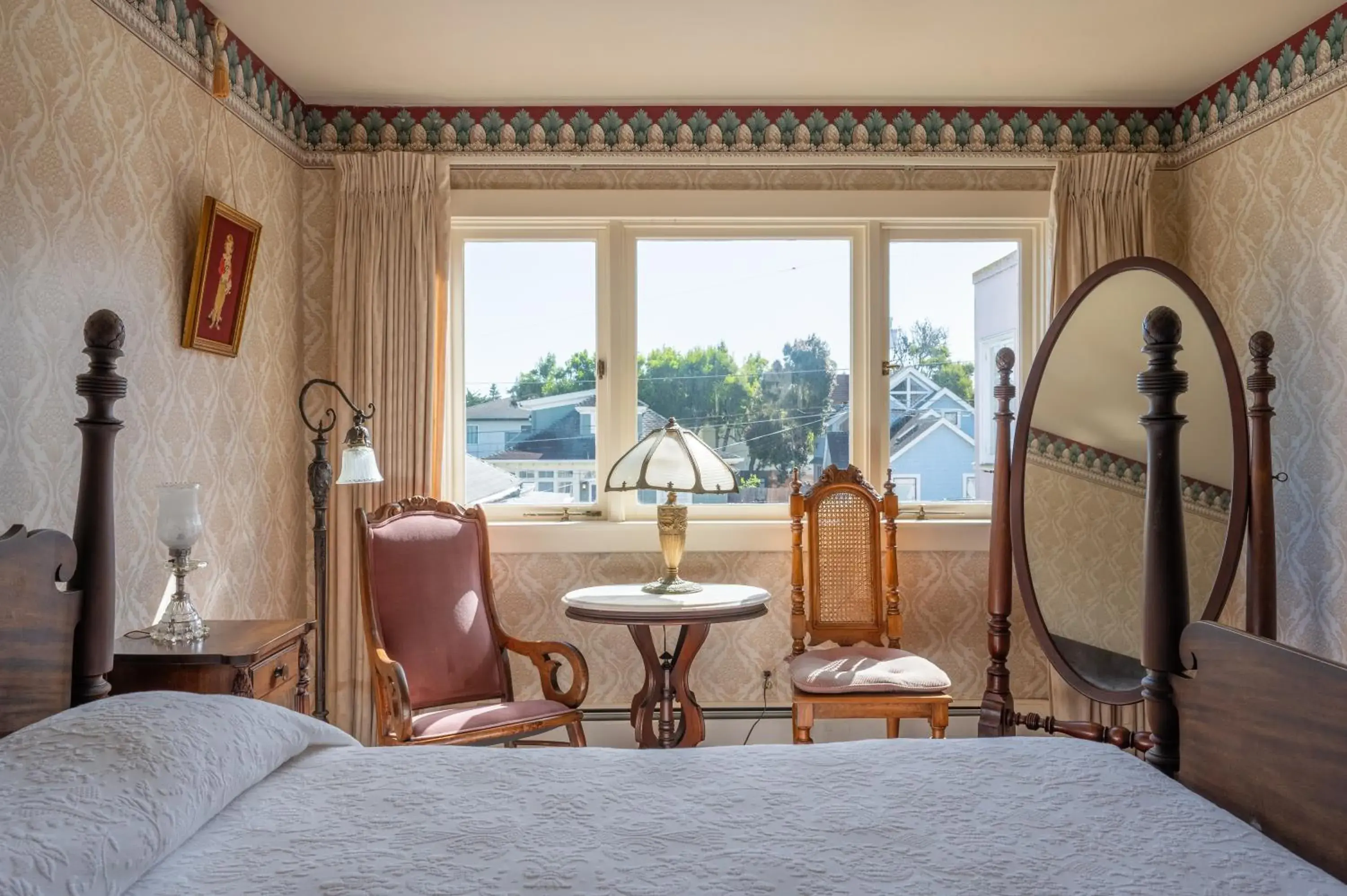 Queen Room with Inland View in Martine Inn Queen Room with Inland View in Martine Inn