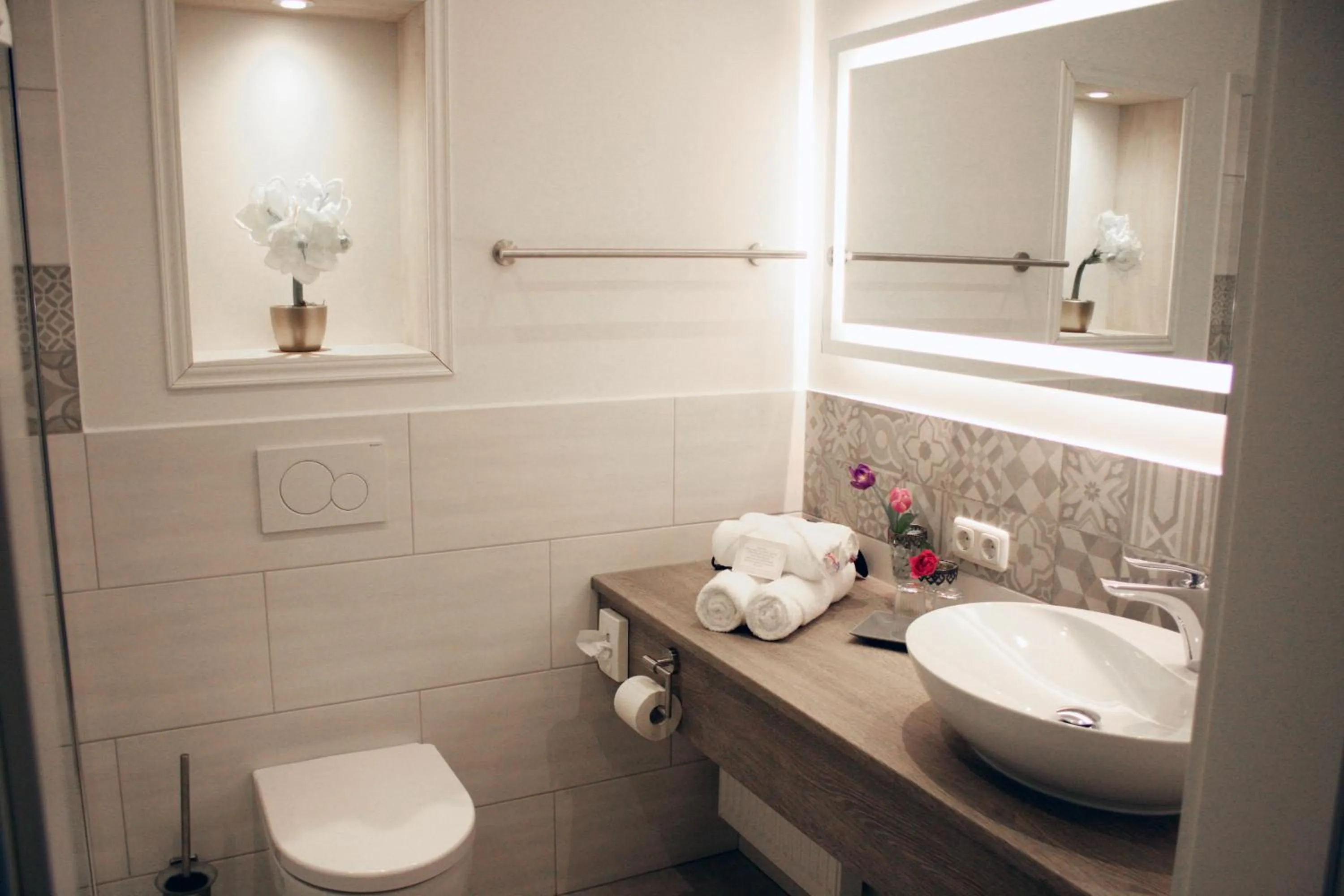 Bathroom in Winzerhotel Trautwein