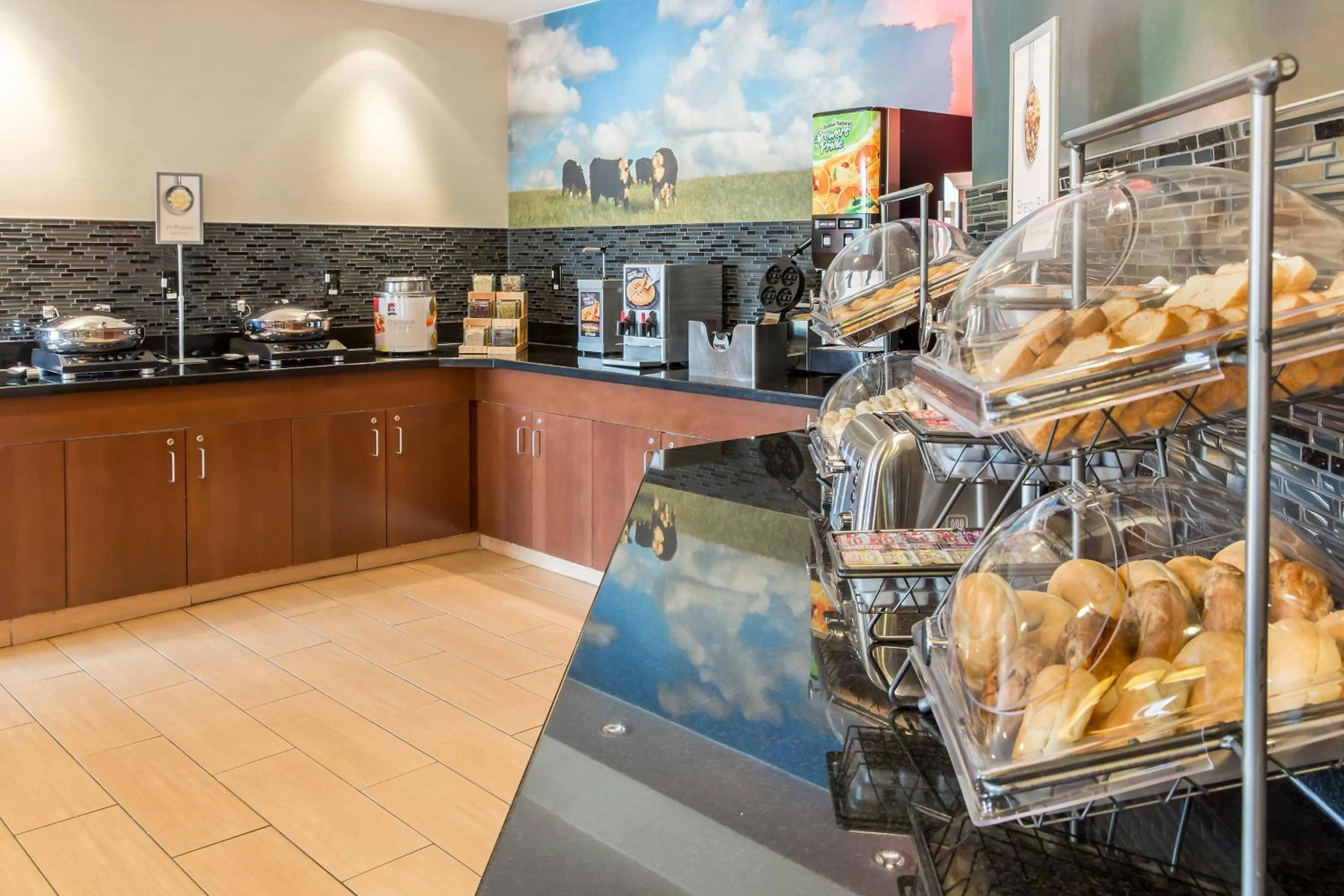 Breakfast in Fairfield Inn & Suites Sioux Falls