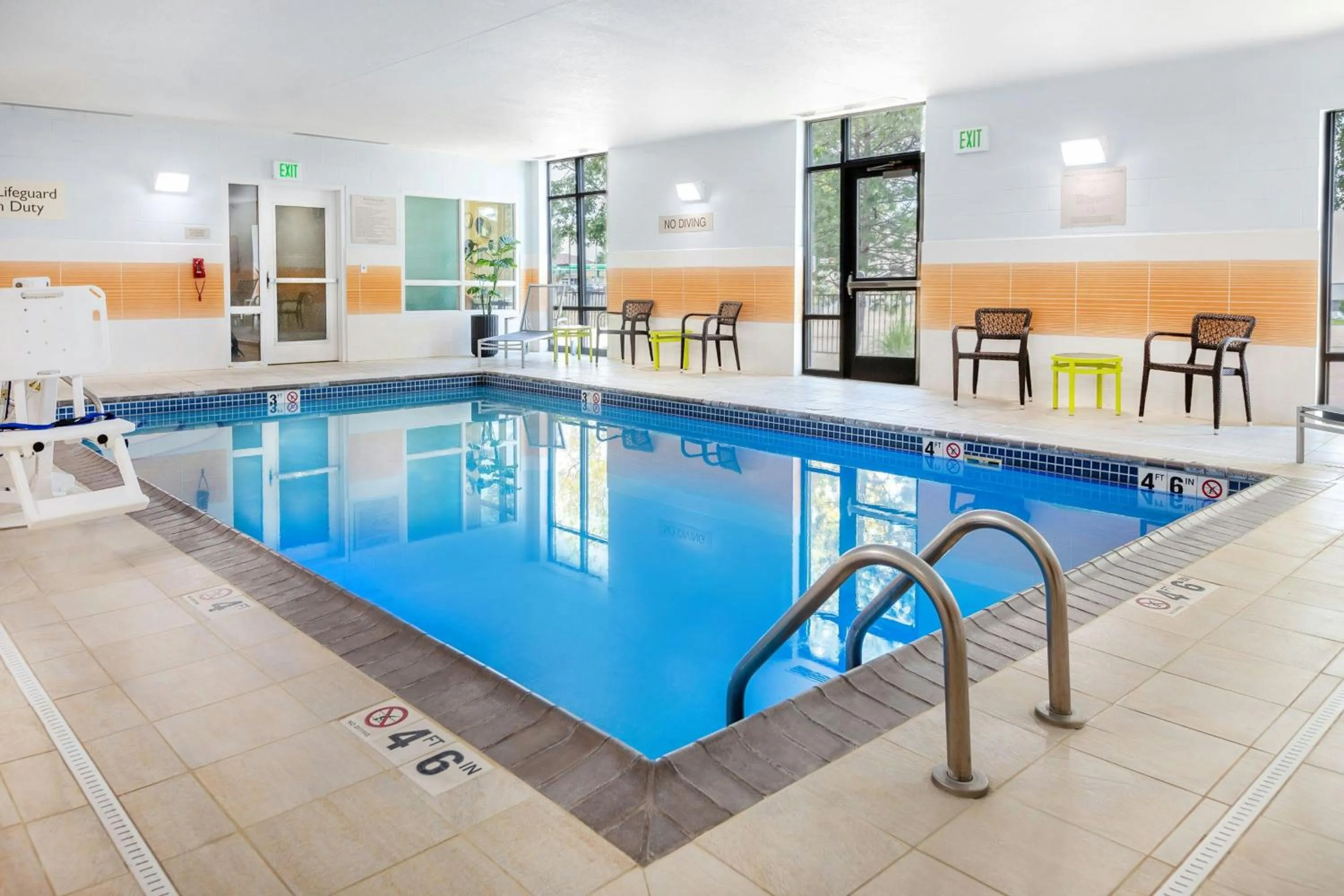 Swimming pool in SpringHill Suites by Marriott Sioux Falls