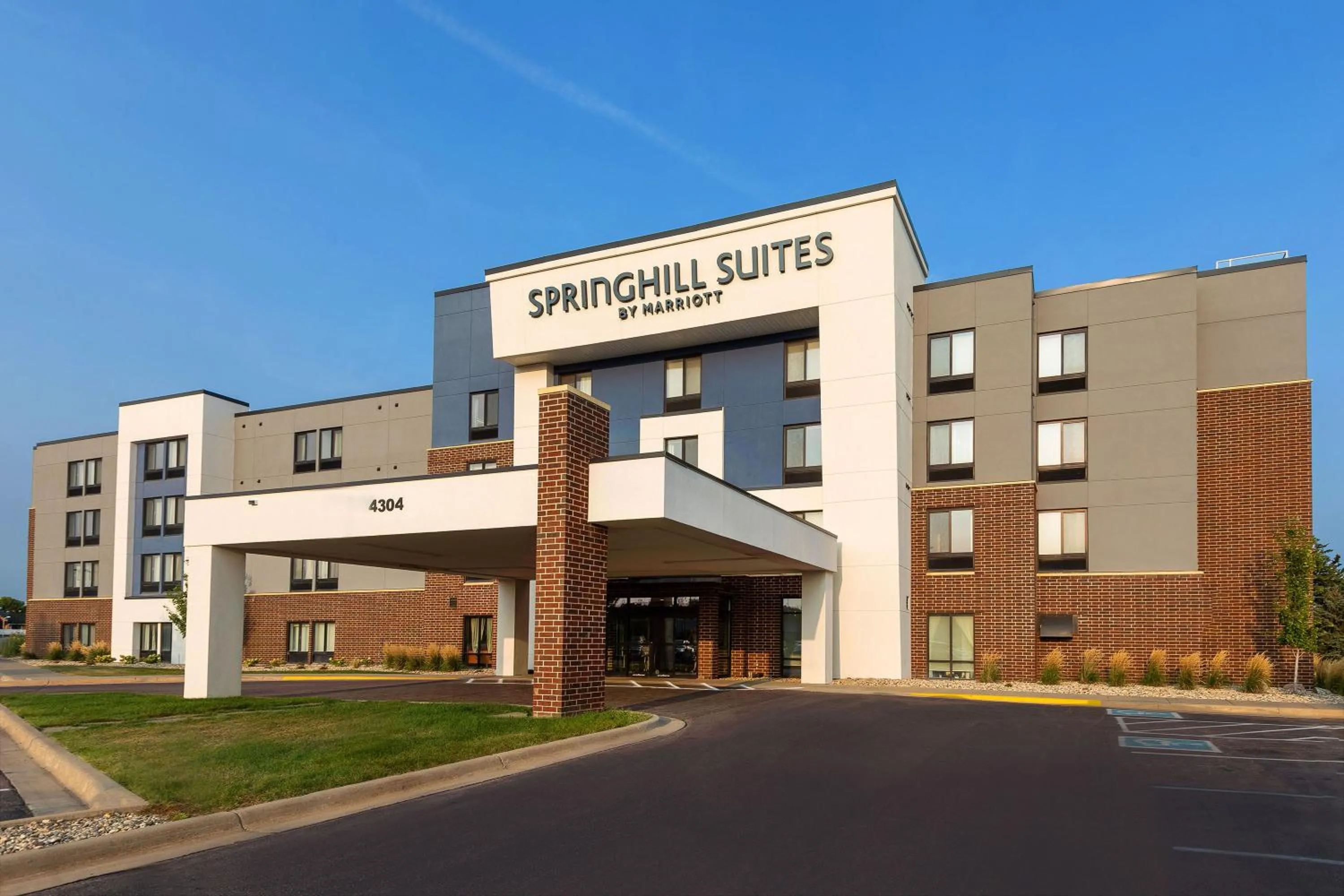 Property building in SpringHill Suites by Marriott Sioux Falls