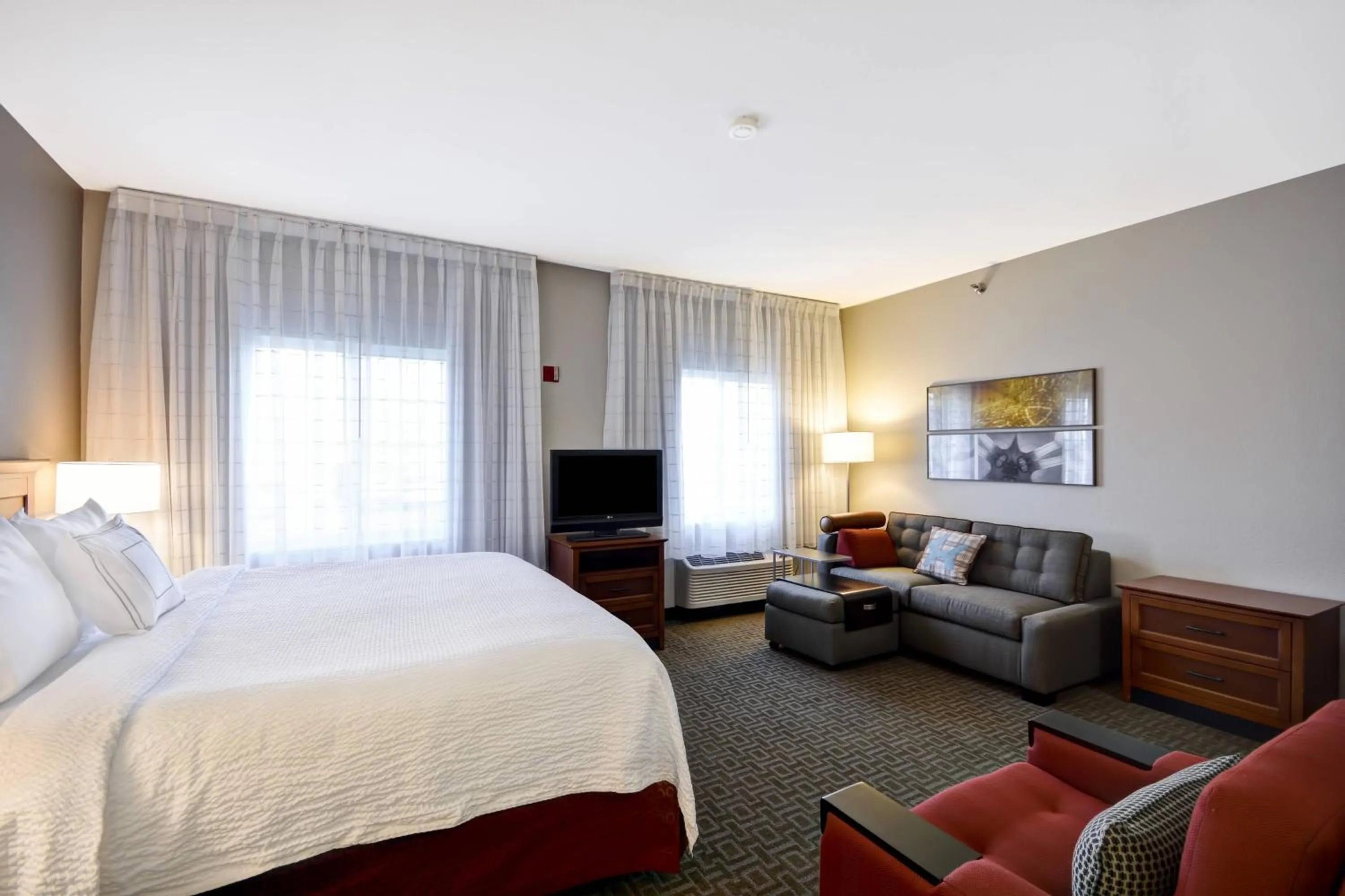 Photo of the whole room, Bed in TownePlace Suites Sioux Falls