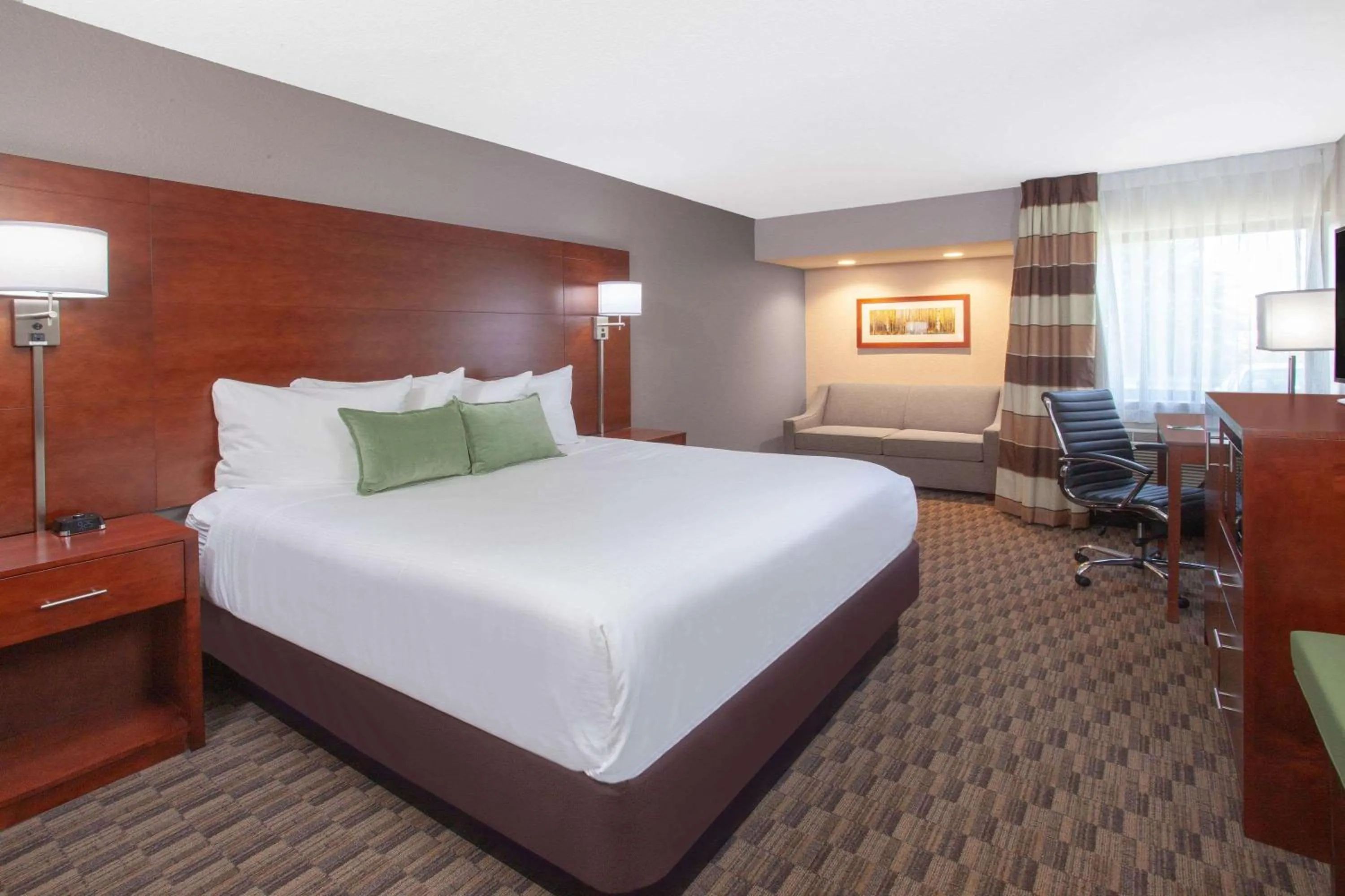 Photo of the whole room, Bed in Wyndham Garden Fort Wayne