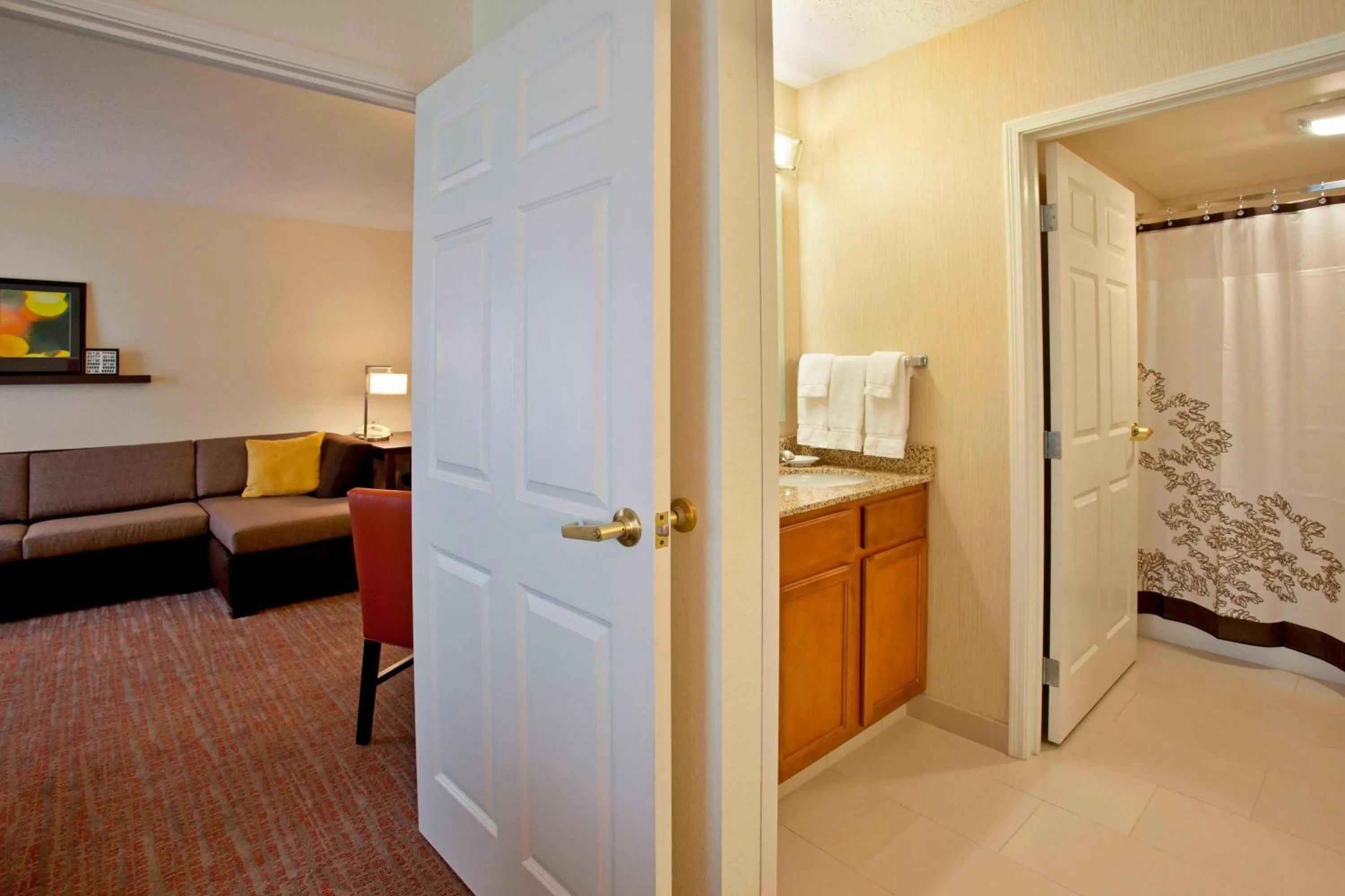 Bathroom, Bed in Residence Inn by Marriott Fort Wayne Southwest
