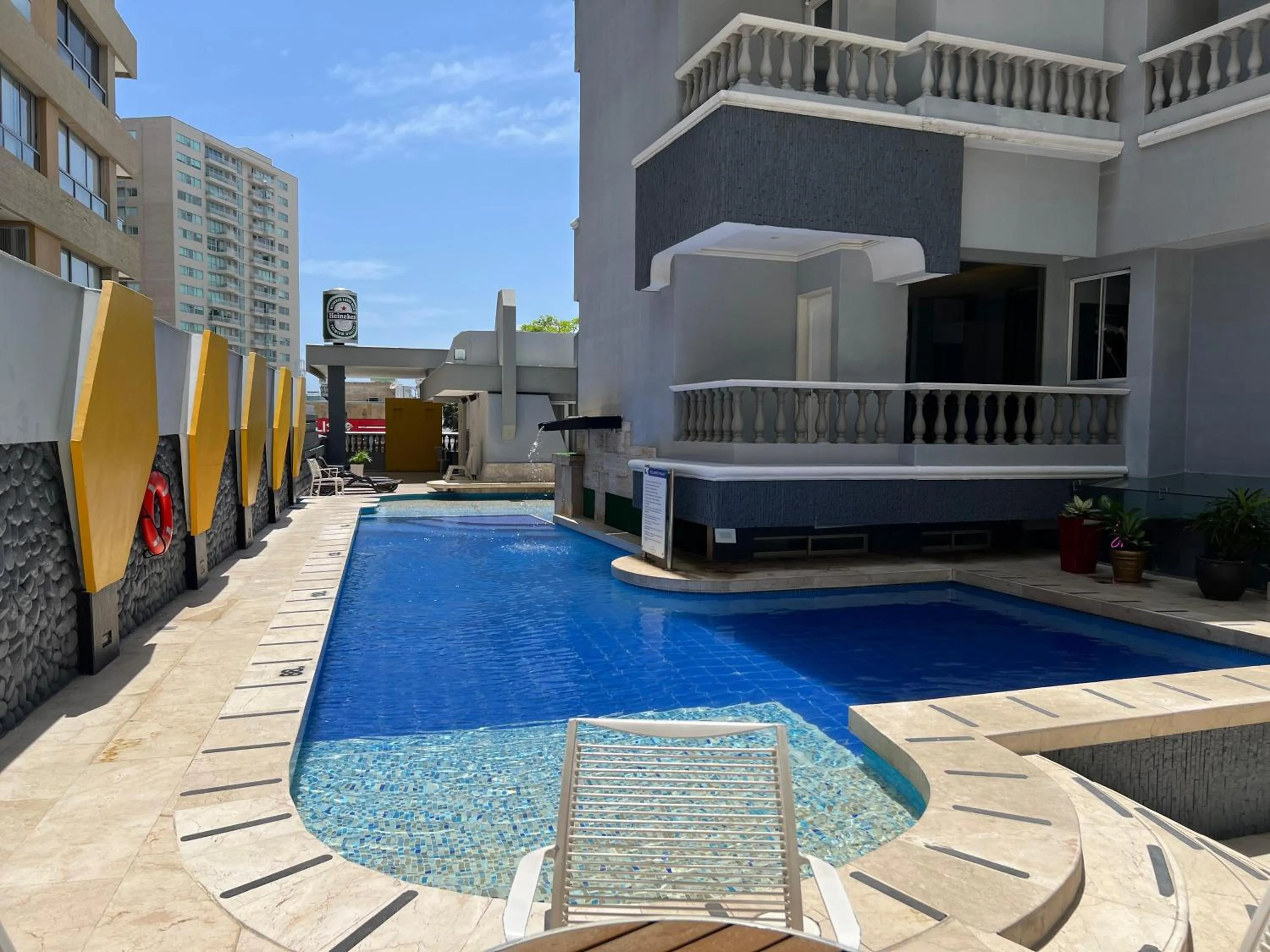 Swimming pool in Hotel American Golf