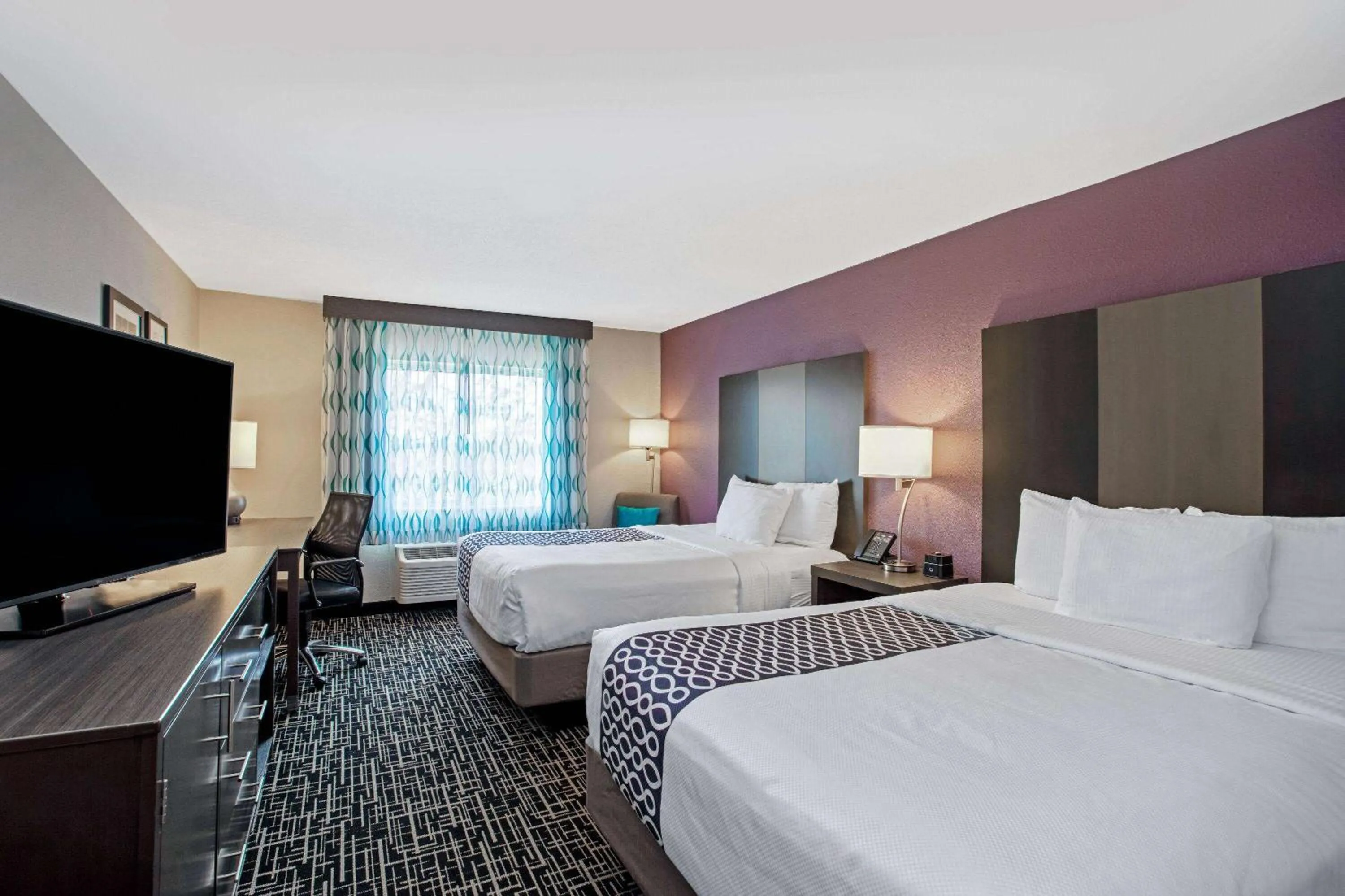 Photo of the whole room, Bed in La Quinta by Wyndham Fayetteville