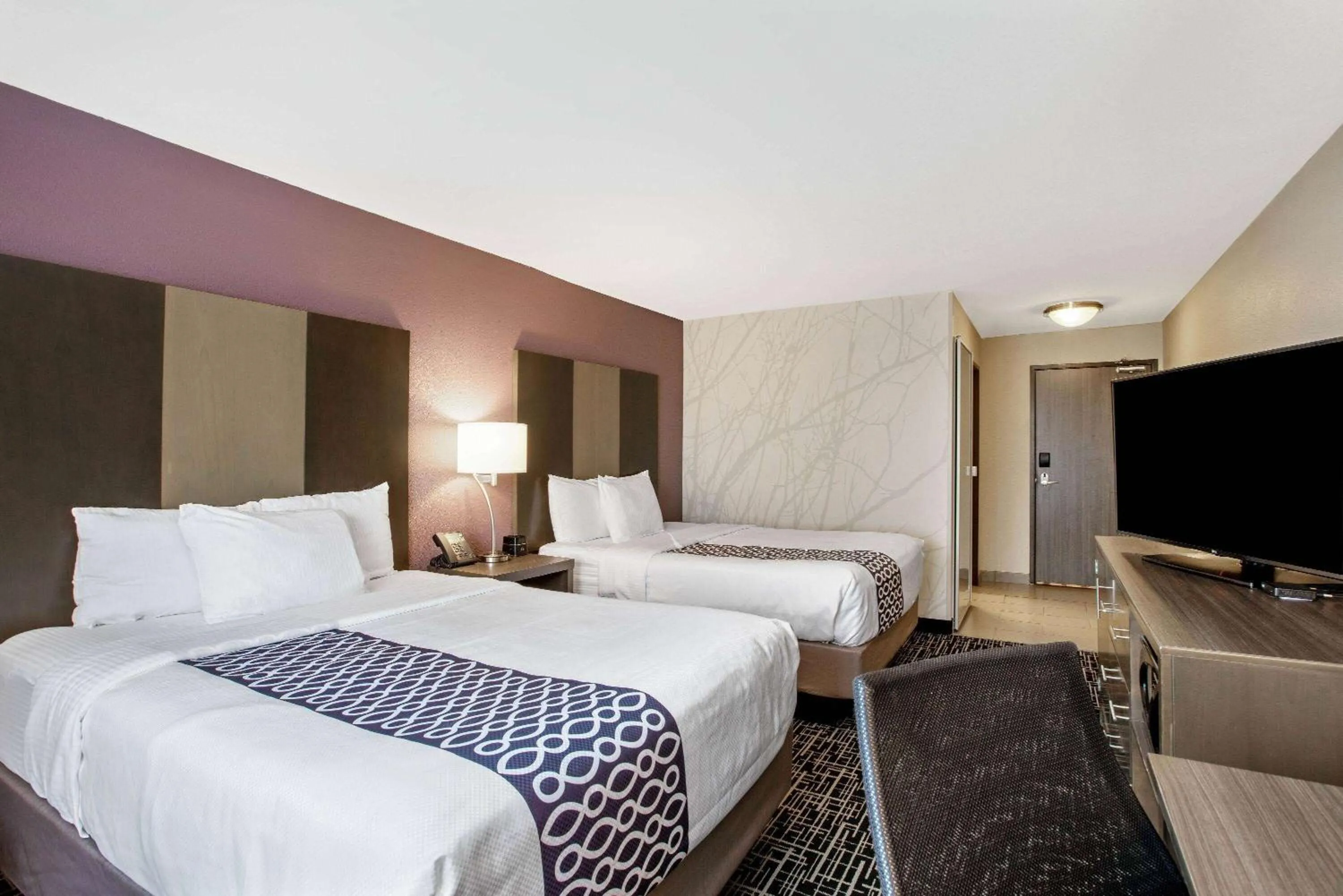 Photo of the whole room, Bed in La Quinta by Wyndham Fayetteville