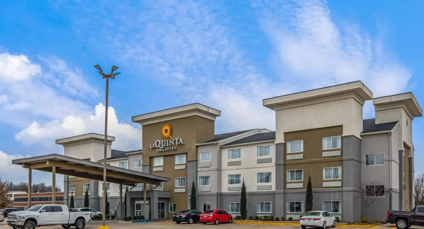 Property building in La Quinta by Wyndham Fayetteville