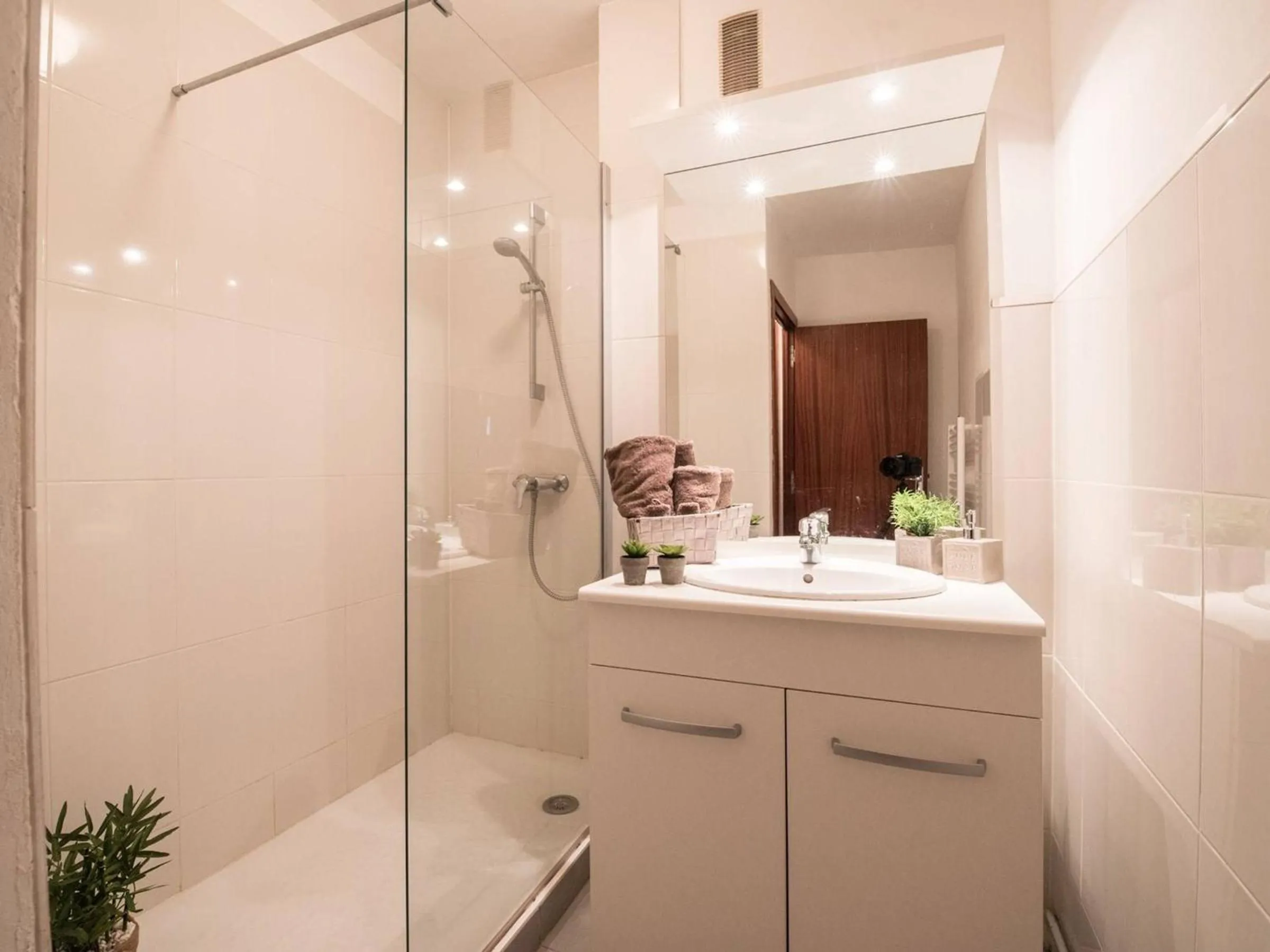Appartement 4 pers avec terrasse, parking privé, proche thermes et remontées mécaniques - FR-1-296-198
