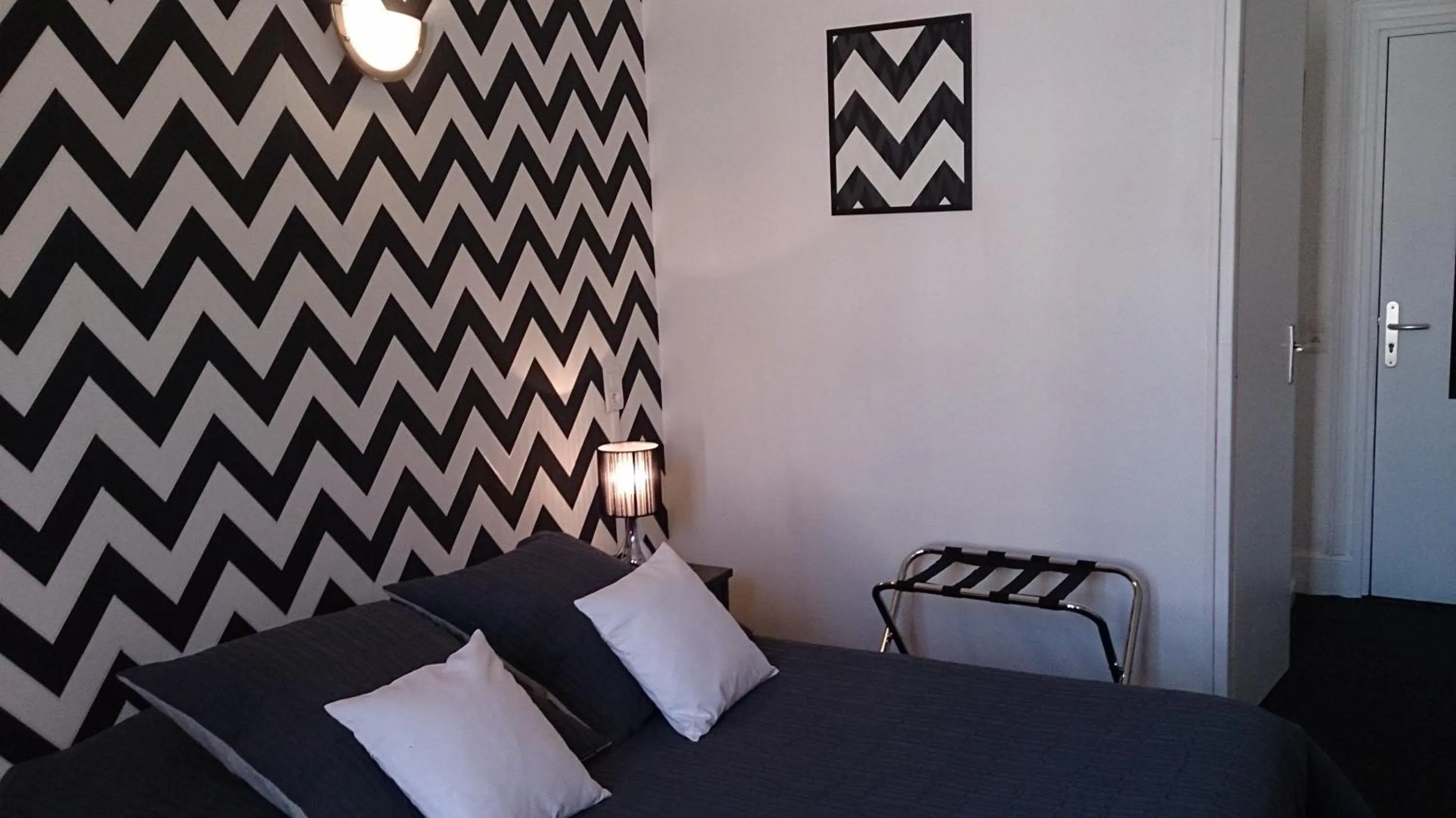 Bed in Hotel des Alpes