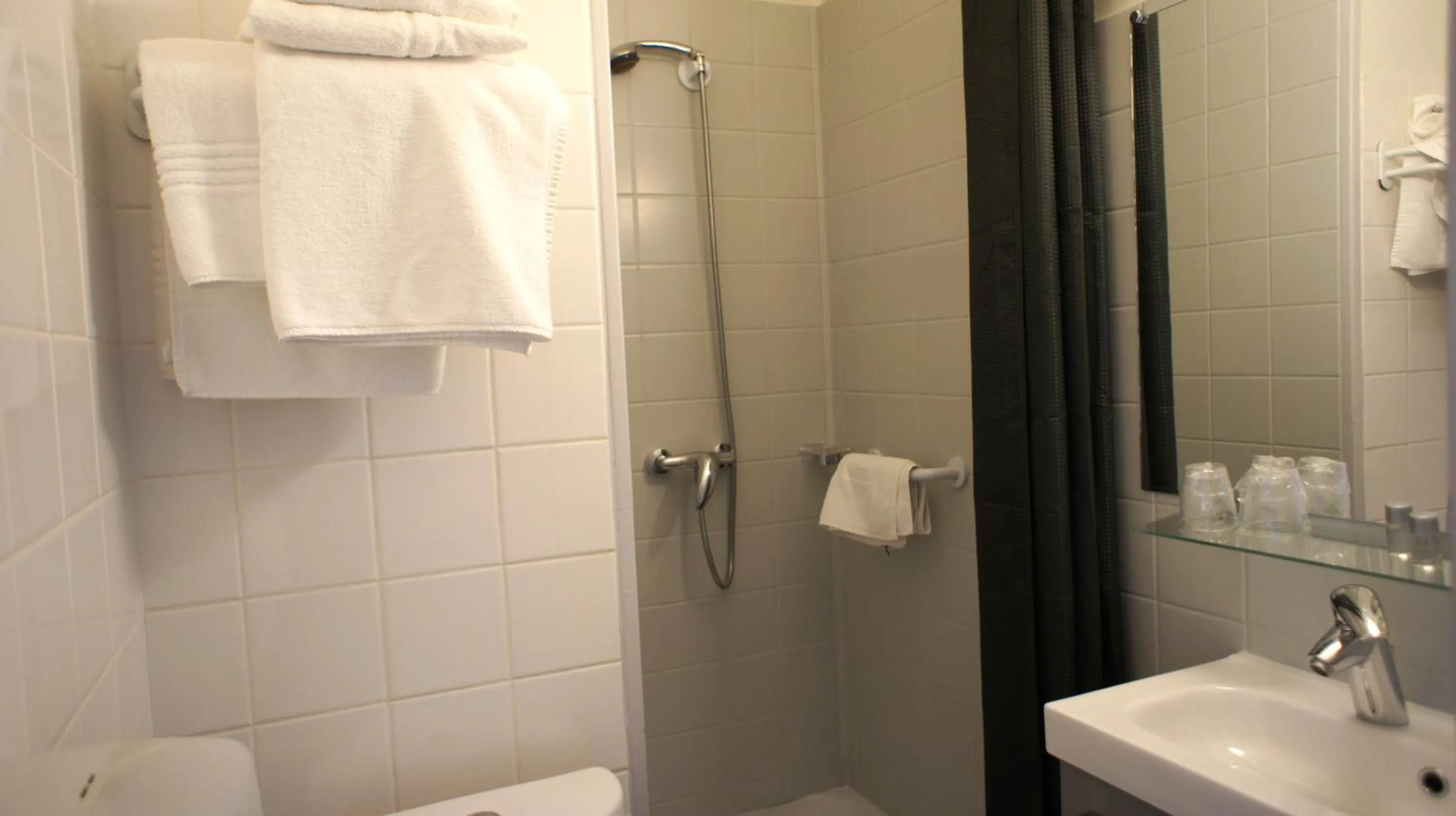 Bathroom in Hotel des Alpes