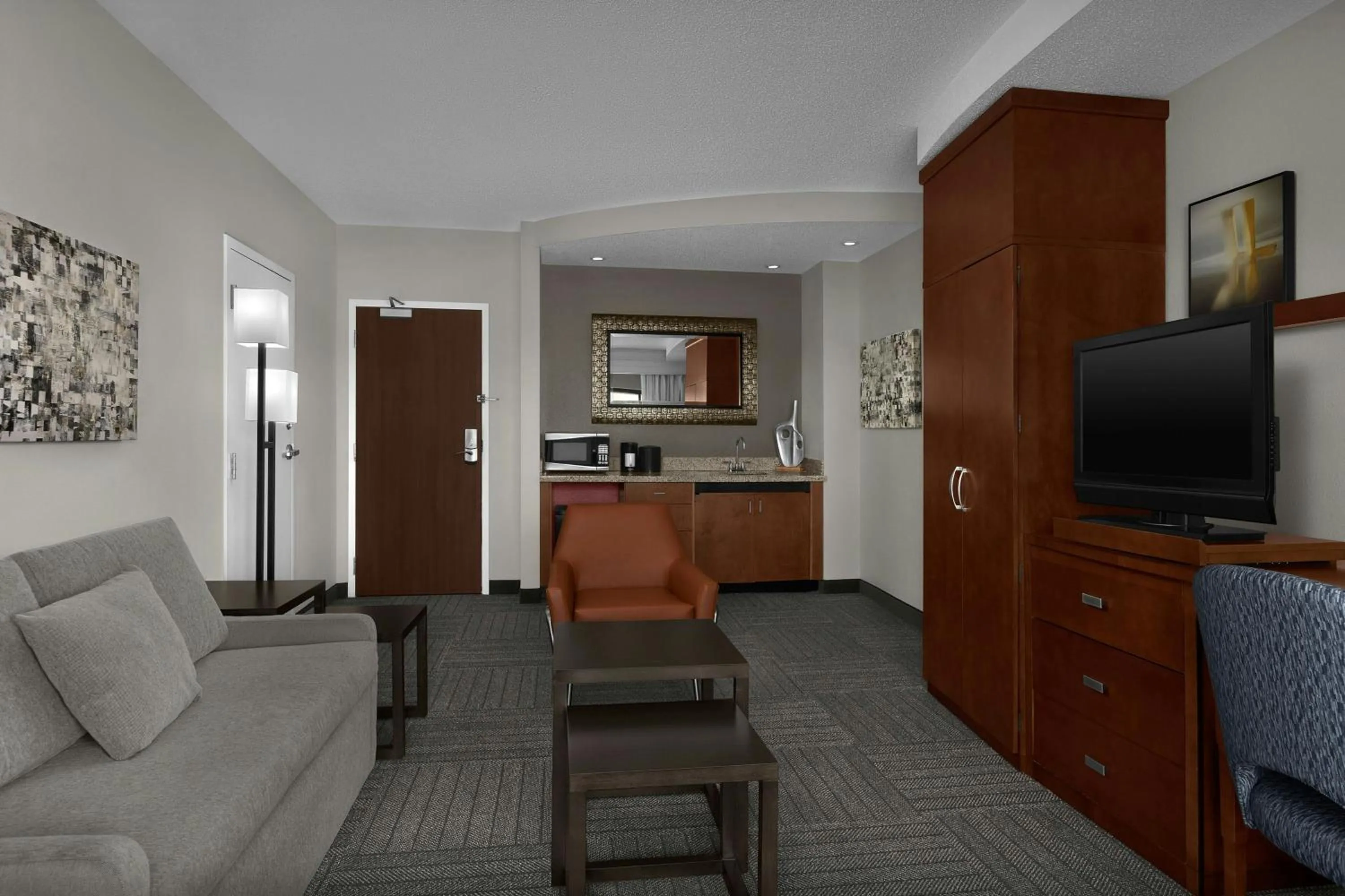 Bedroom in Courtyard Greensboro Airport