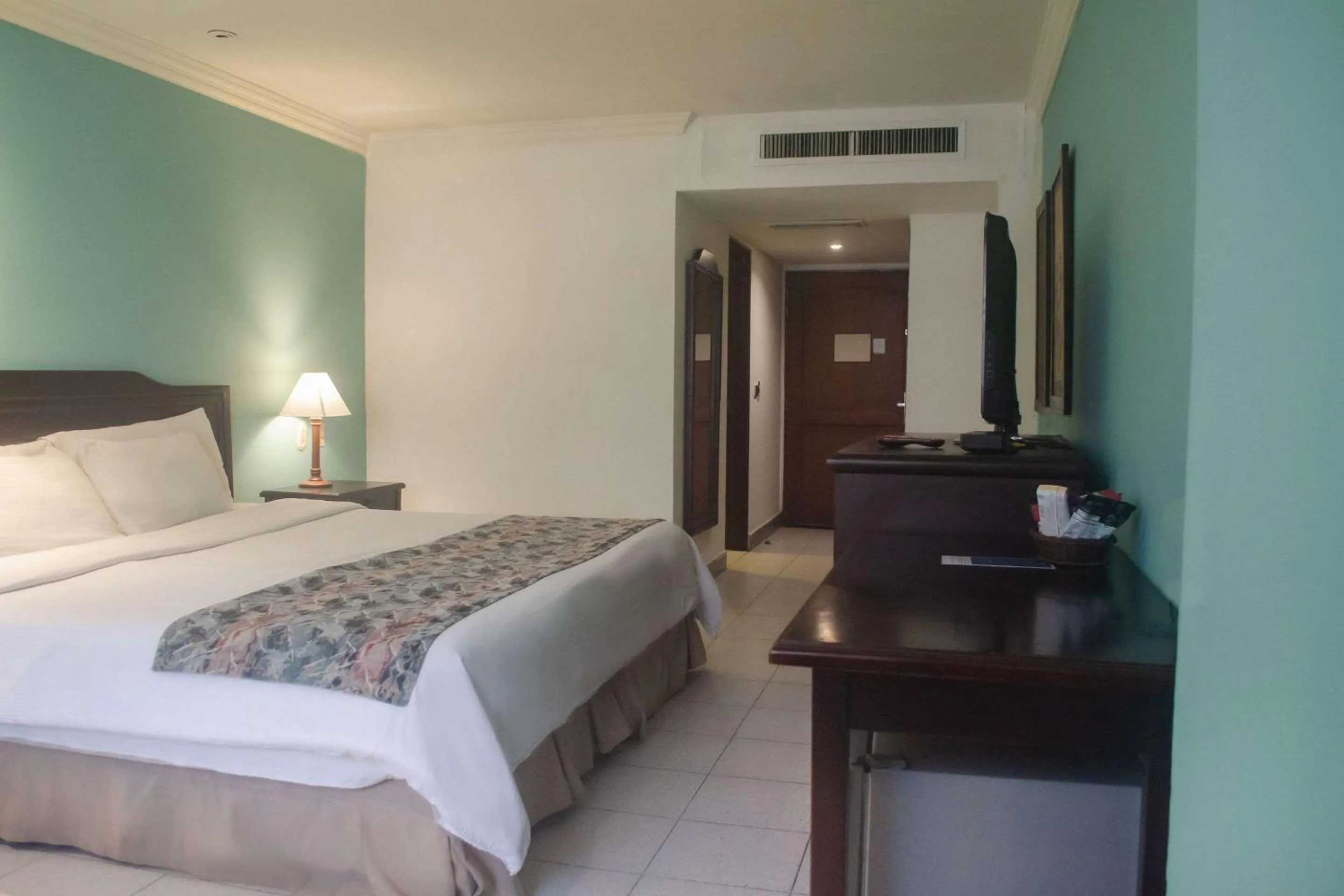 Bedroom, Bed in Hotel Faranda Express Puerta Del Sol Barranquilla, A Member of Radisson Individuals