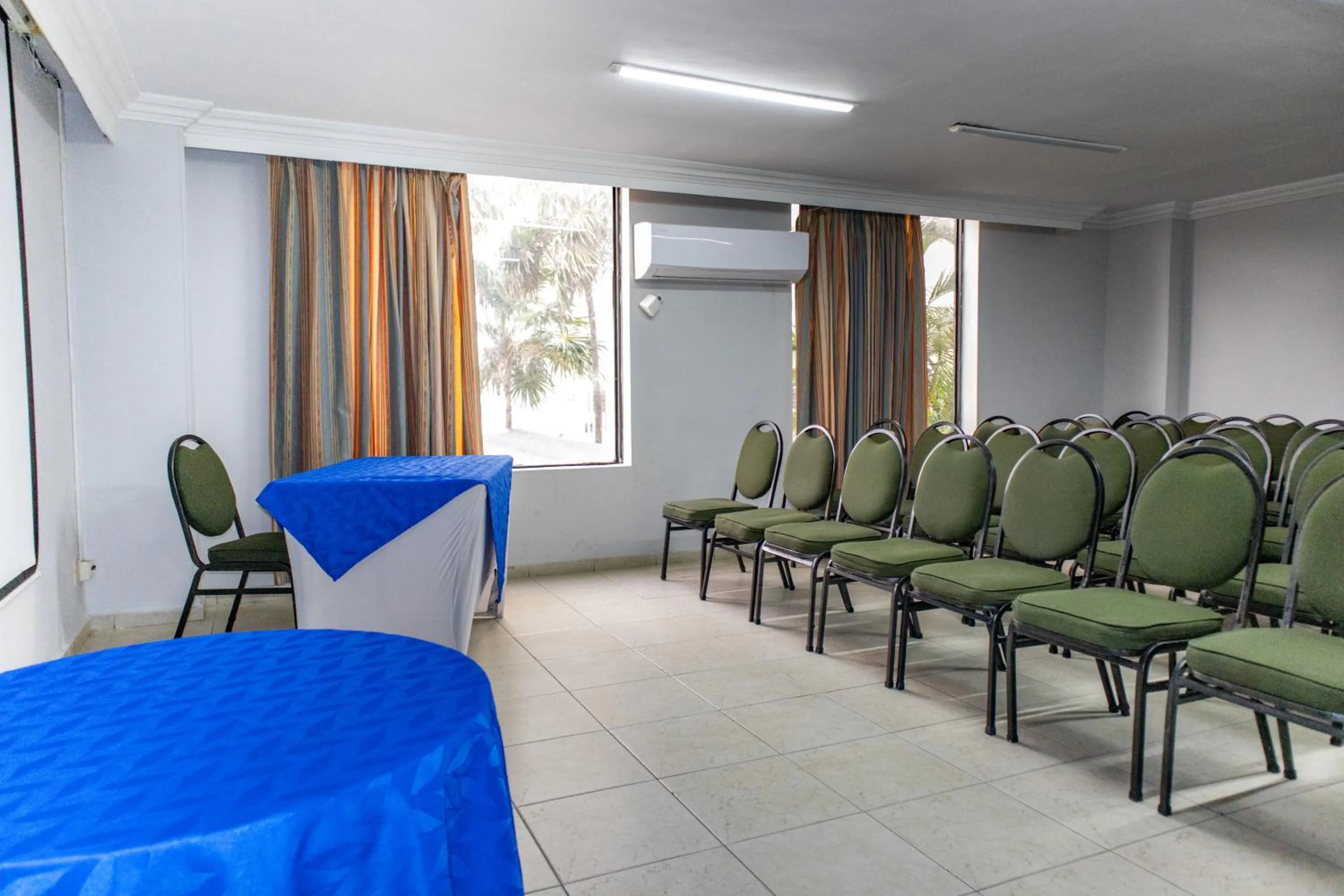 Meeting/conference room in Hotel Faranda Express Puerta Del Sol Barranquilla, A Member of Radisson Individuals