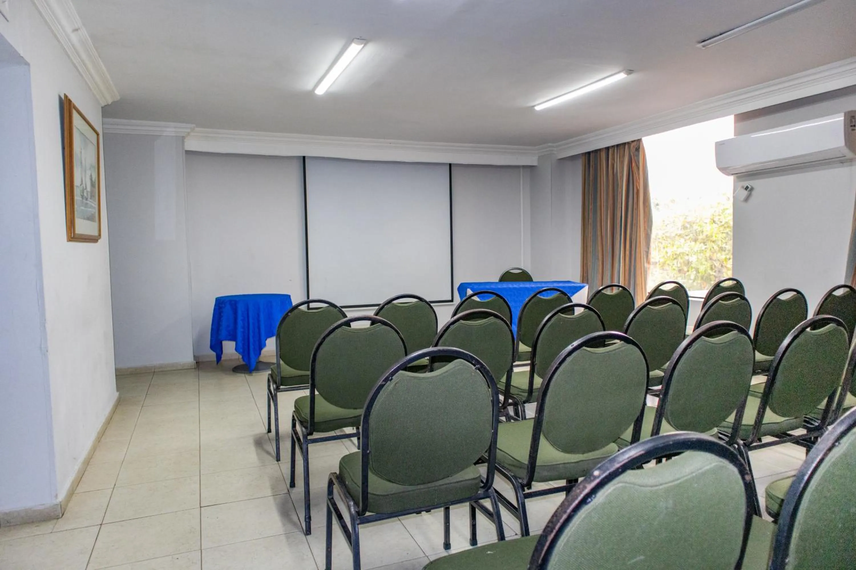 Meeting/conference room in Hotel Faranda Express Puerta Del Sol Barranquilla, A Member of Radisson Individuals