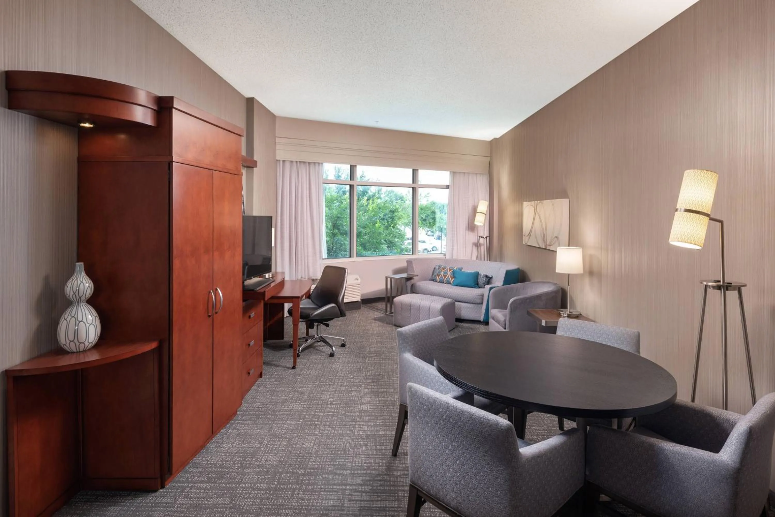 Living room in Courtyard by Marriott Greenville Downtown
