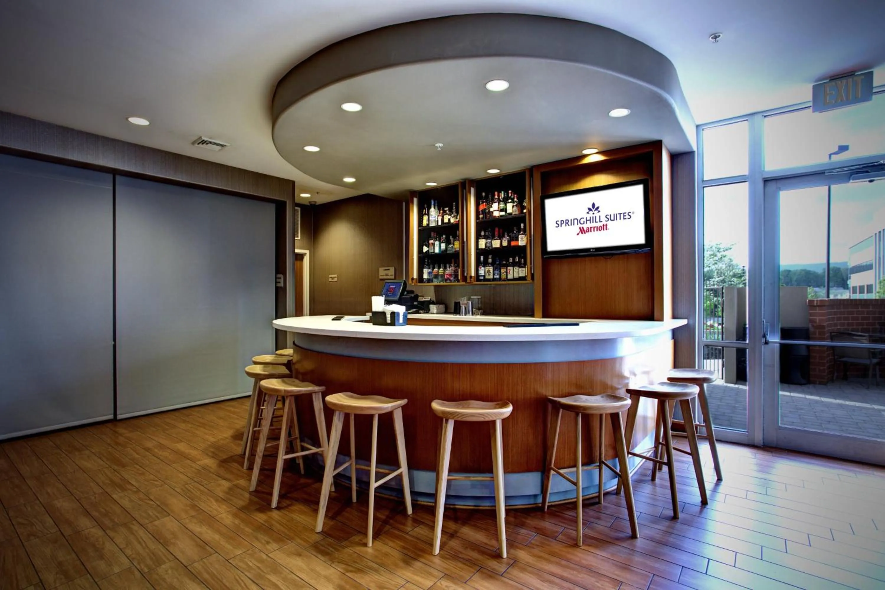 Lounge or bar in SpringHill Suites Harrisburg Hershey