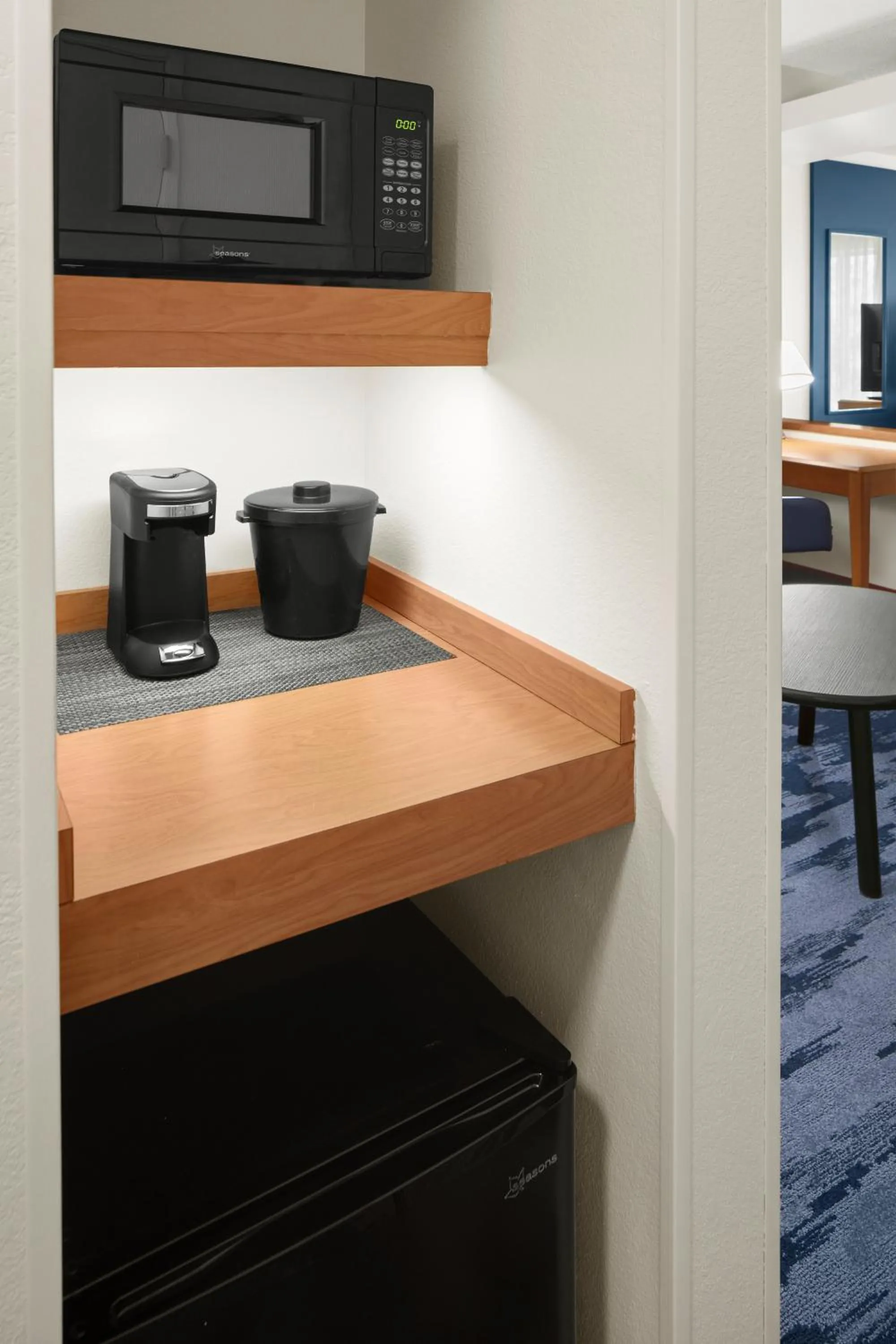 Coffee/tea facilities in Fairfield Inn & Suites by Marriott Carlisle