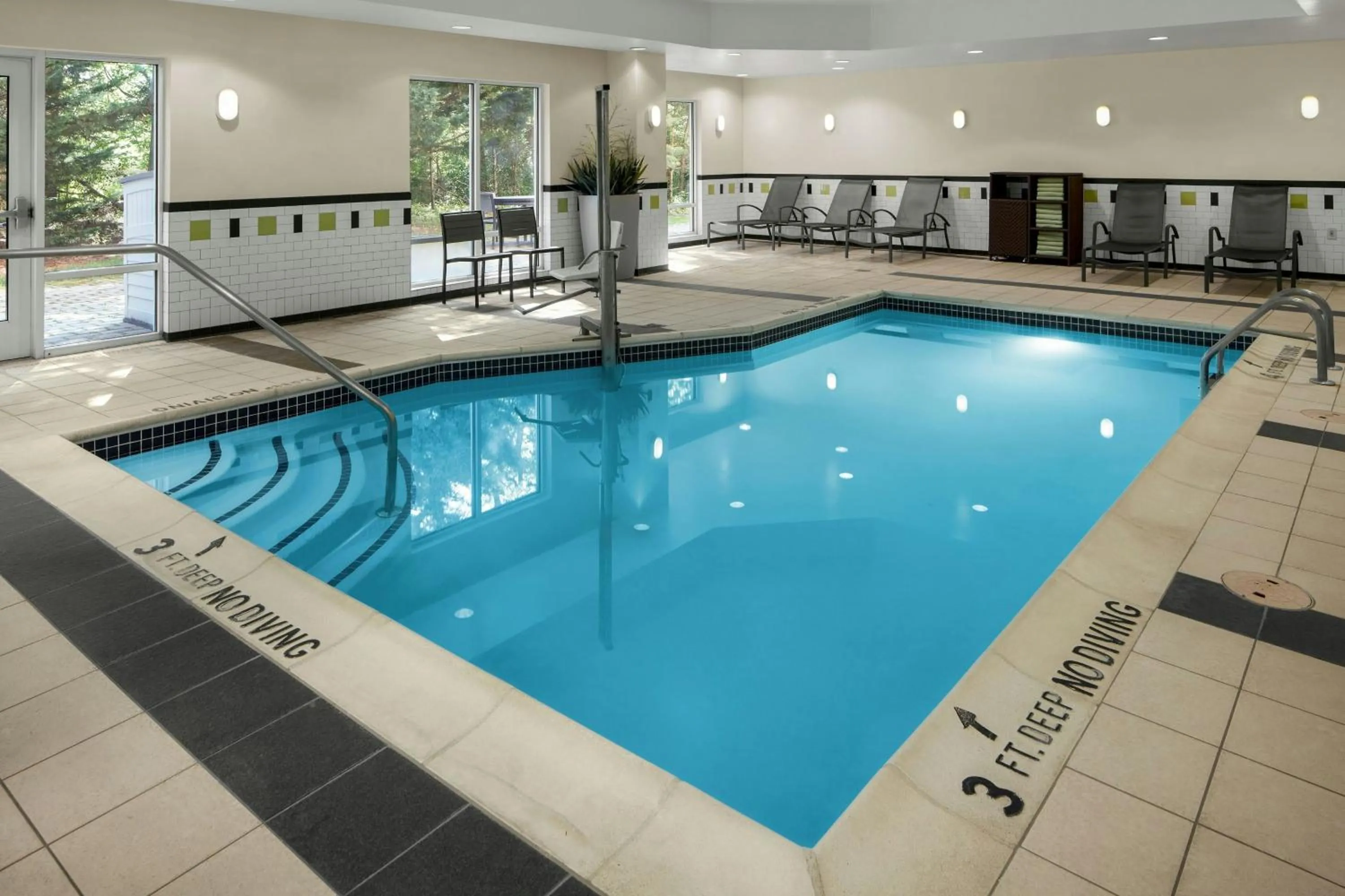 Swimming pool in Fairfield Inn & Suites by Marriott Carlisle