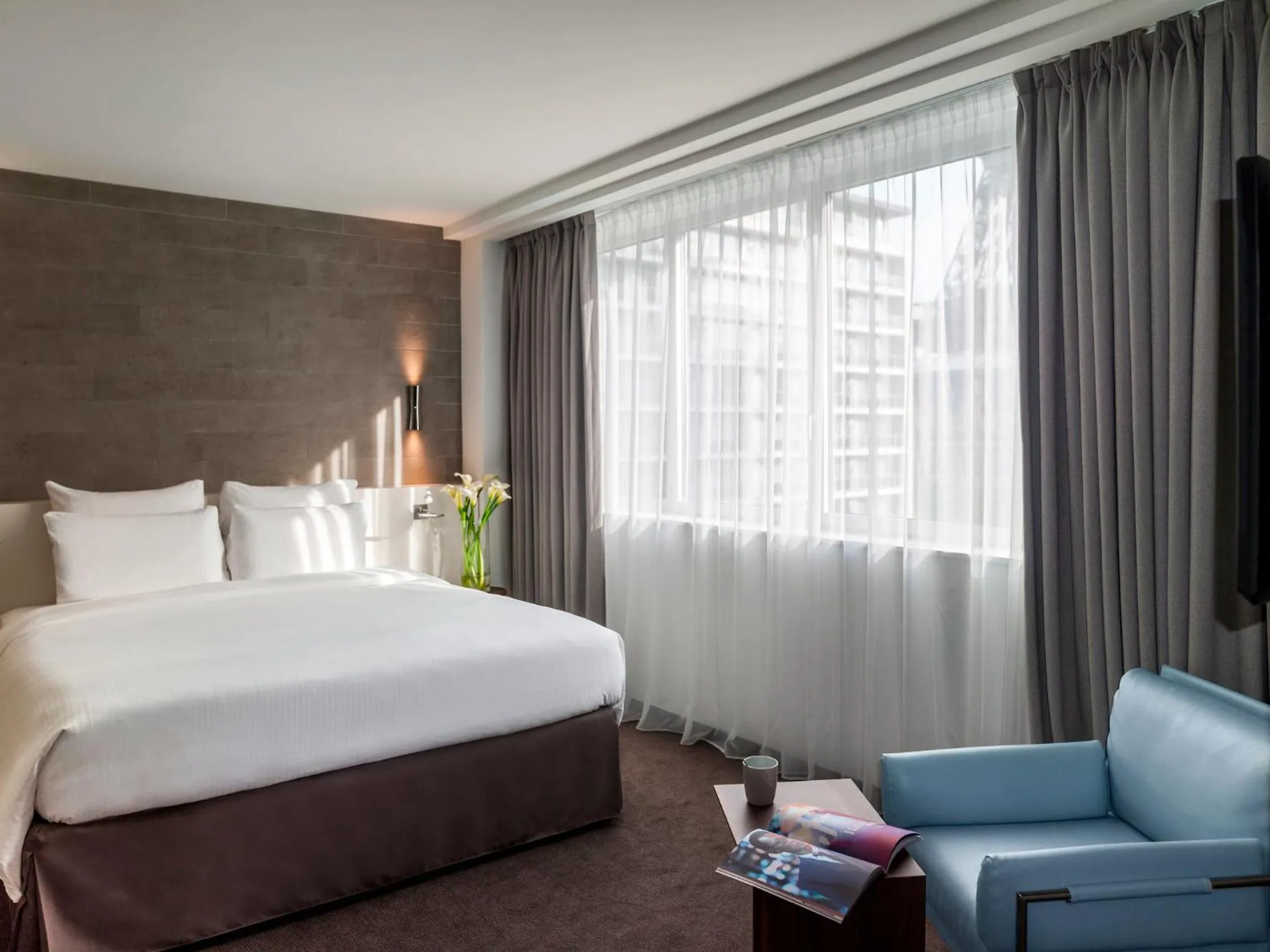 Bed in Pullman Paris Tour Eiffel