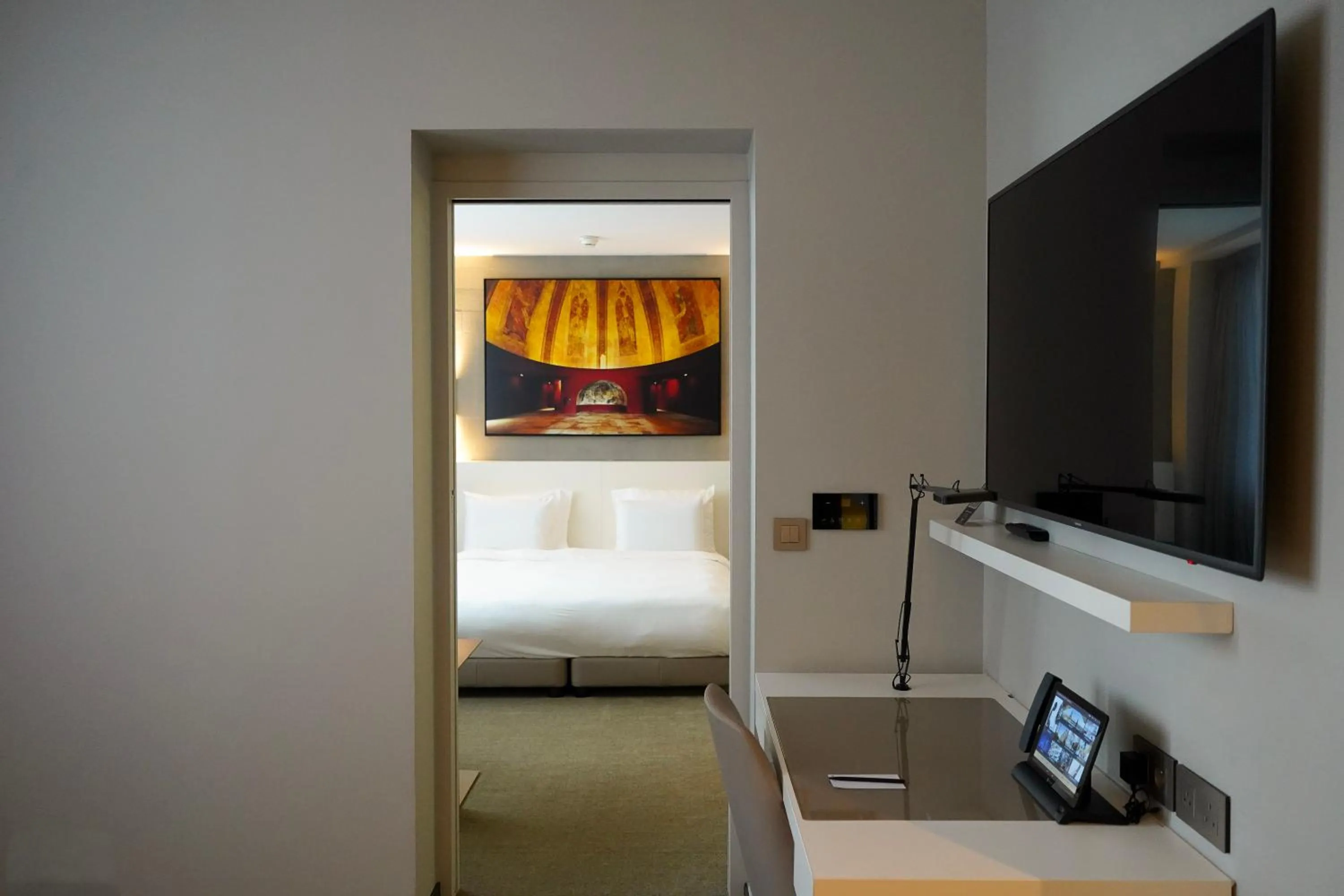 Bed in Pullman Paris Tour Eiffel