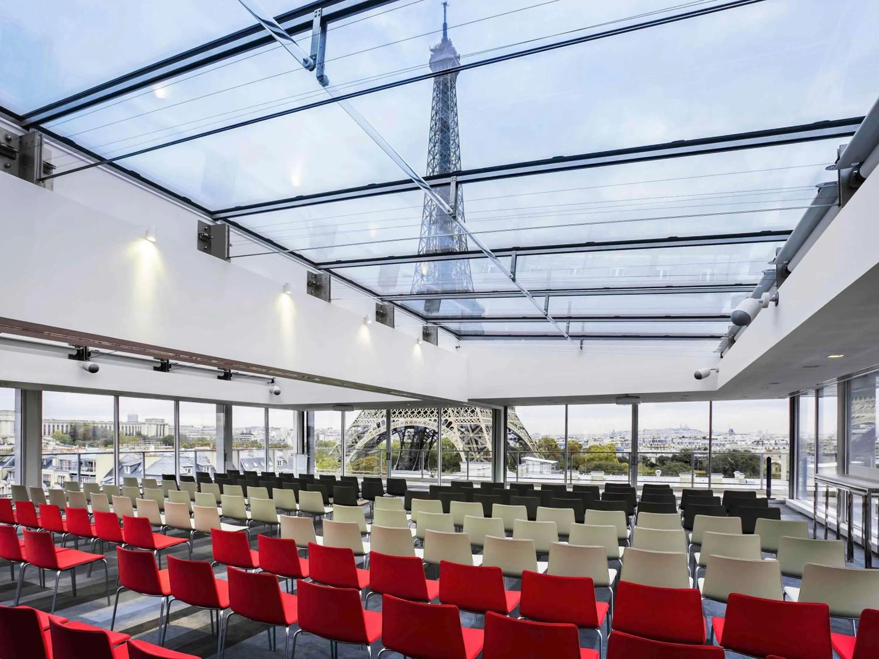 Meeting/conference room in Pullman Paris Tour Eiffel