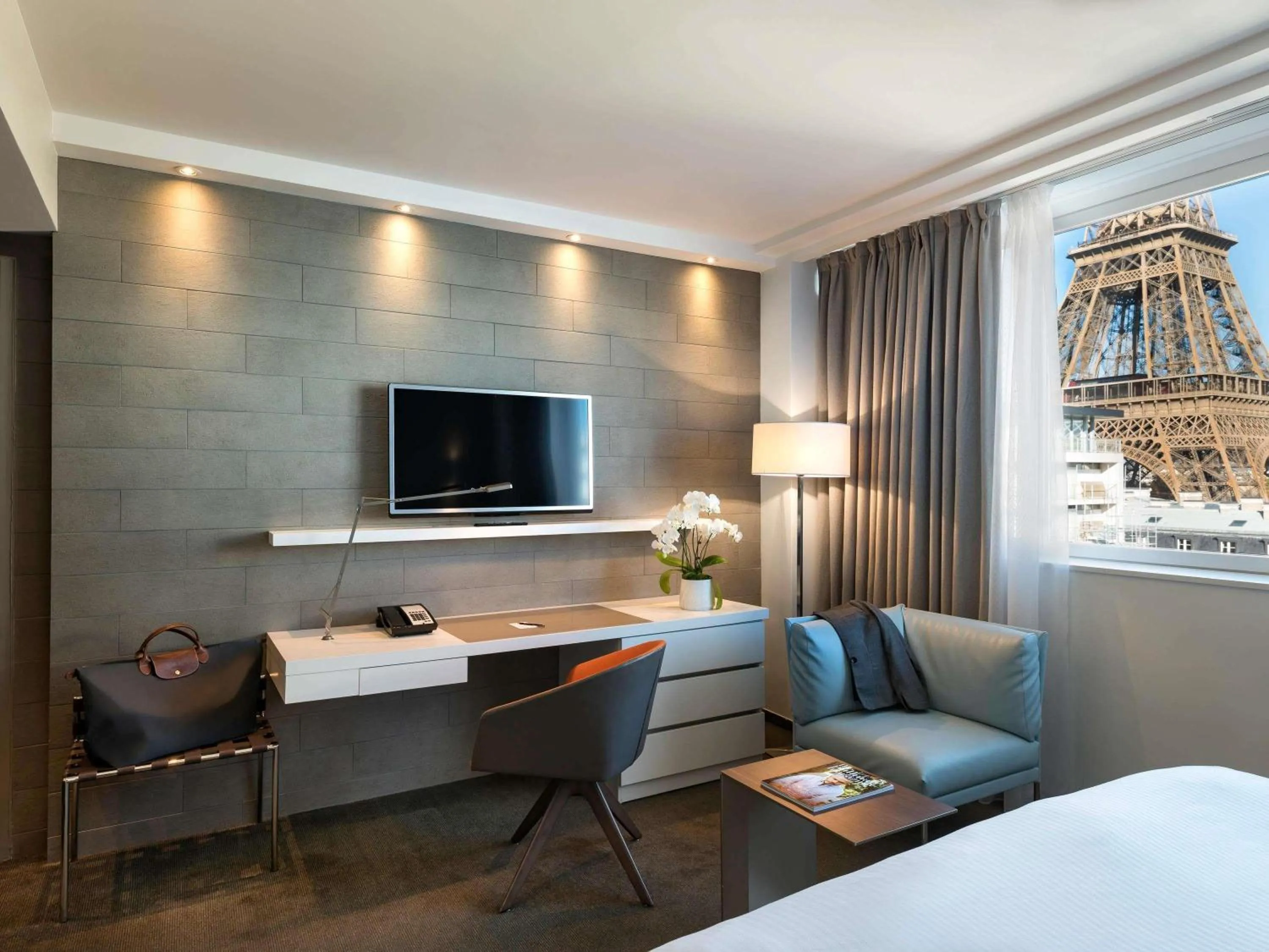 Bedroom, Bed in Pullman Paris Tour Eiffel