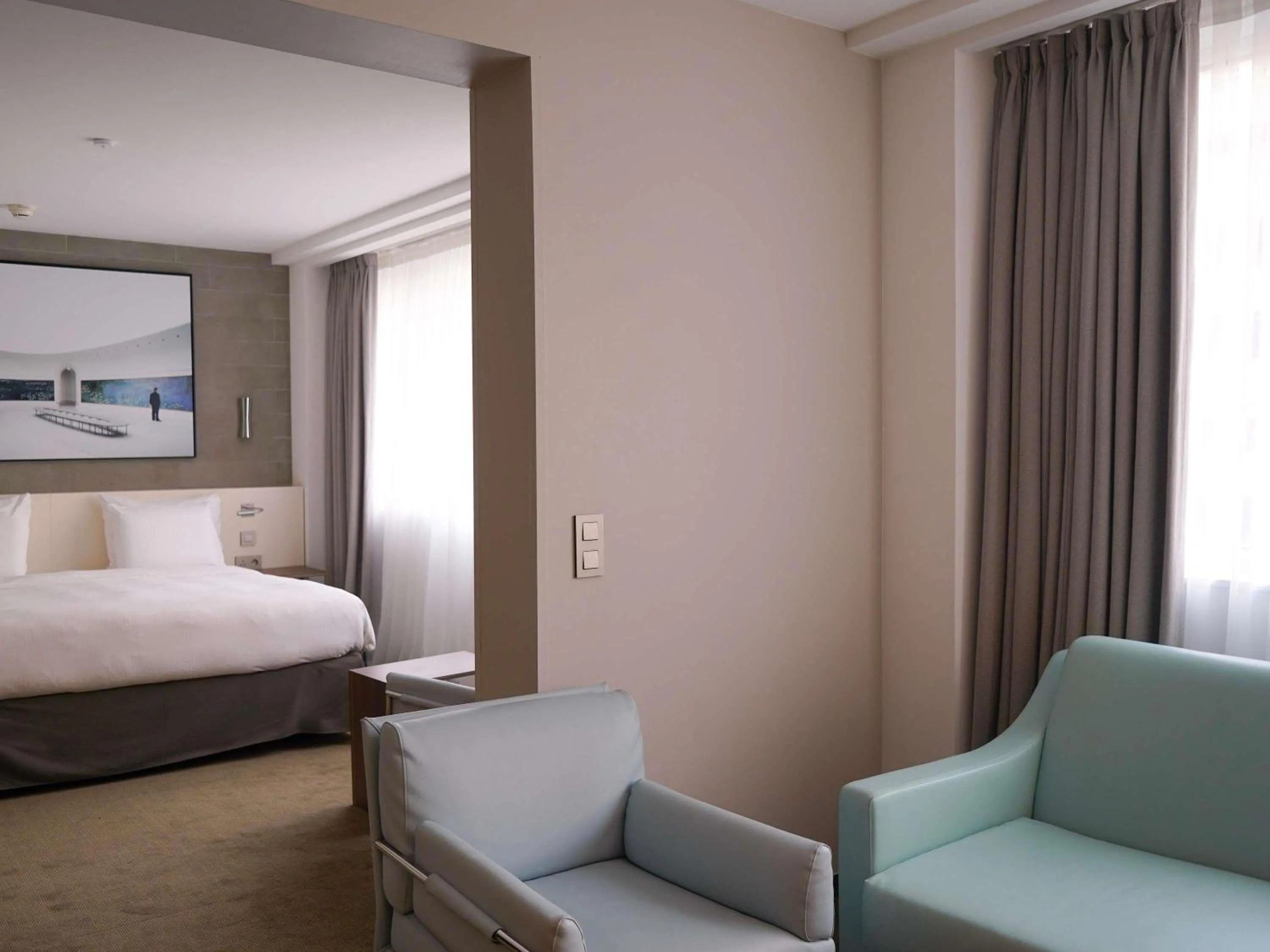 Bedroom, Bed in Pullman Paris Tour Eiffel