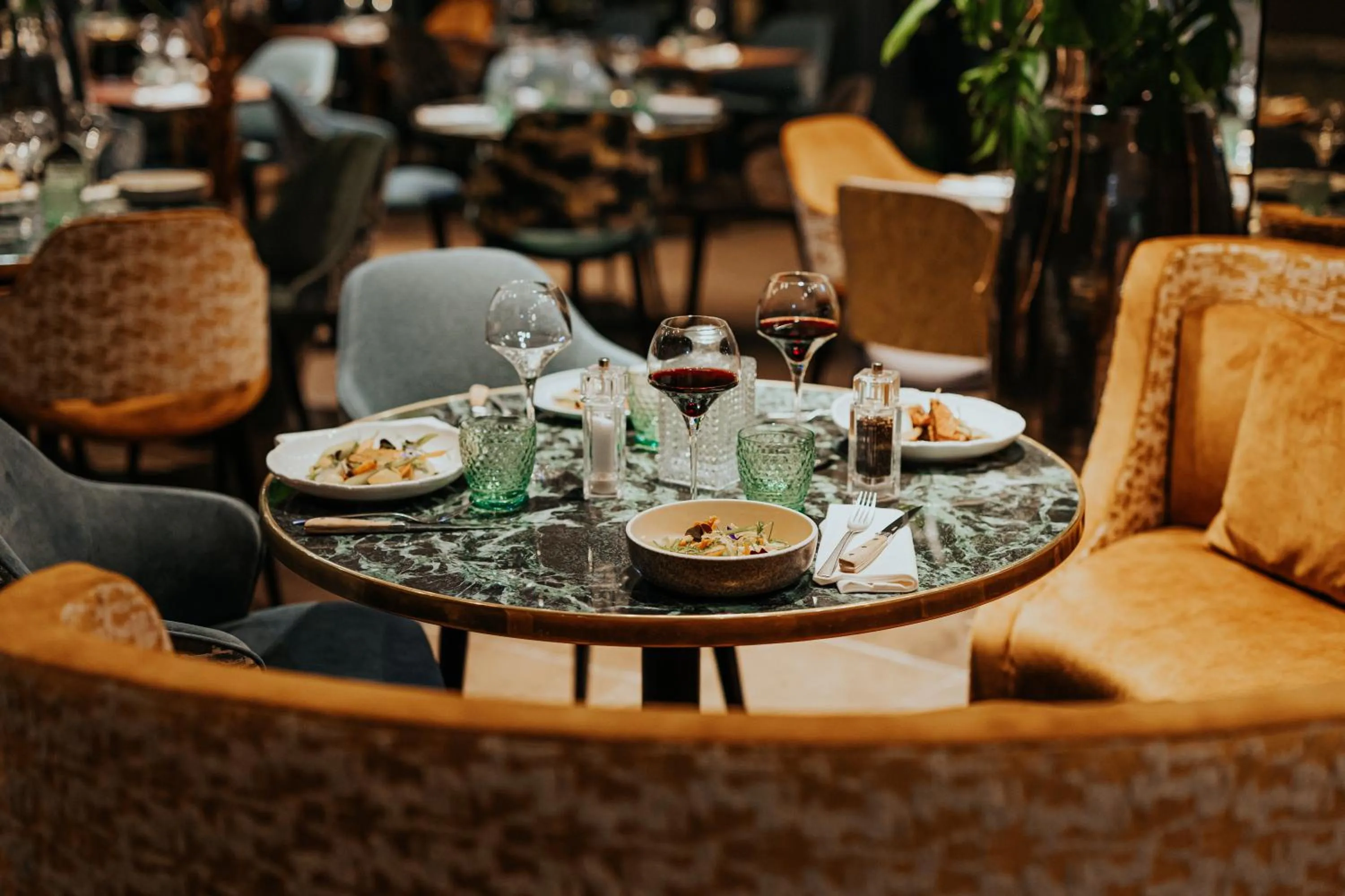 Restaurant/places to eat in Pullman Paris Tour Eiffel