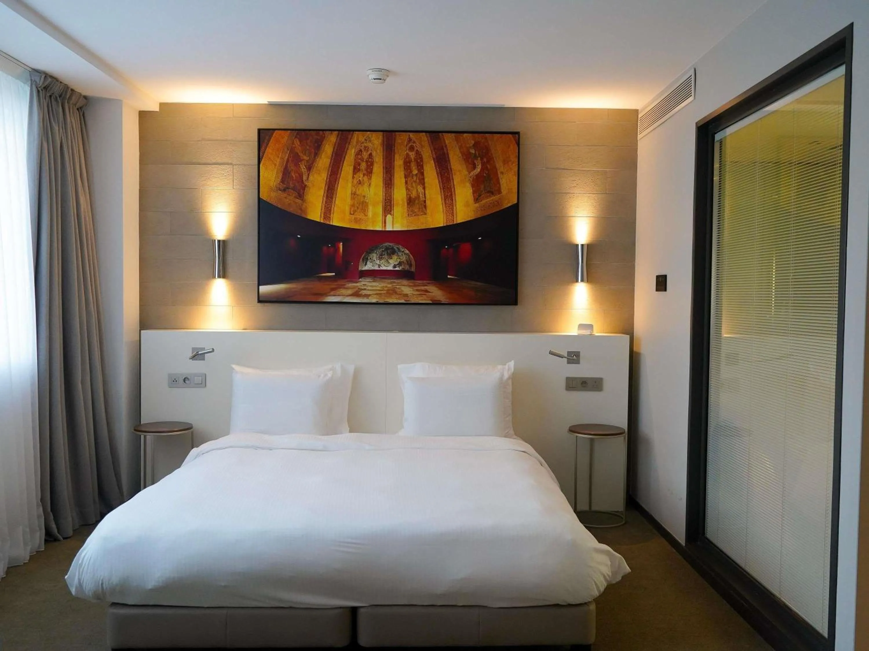 Bedroom, Bed in Pullman Paris Tour Eiffel