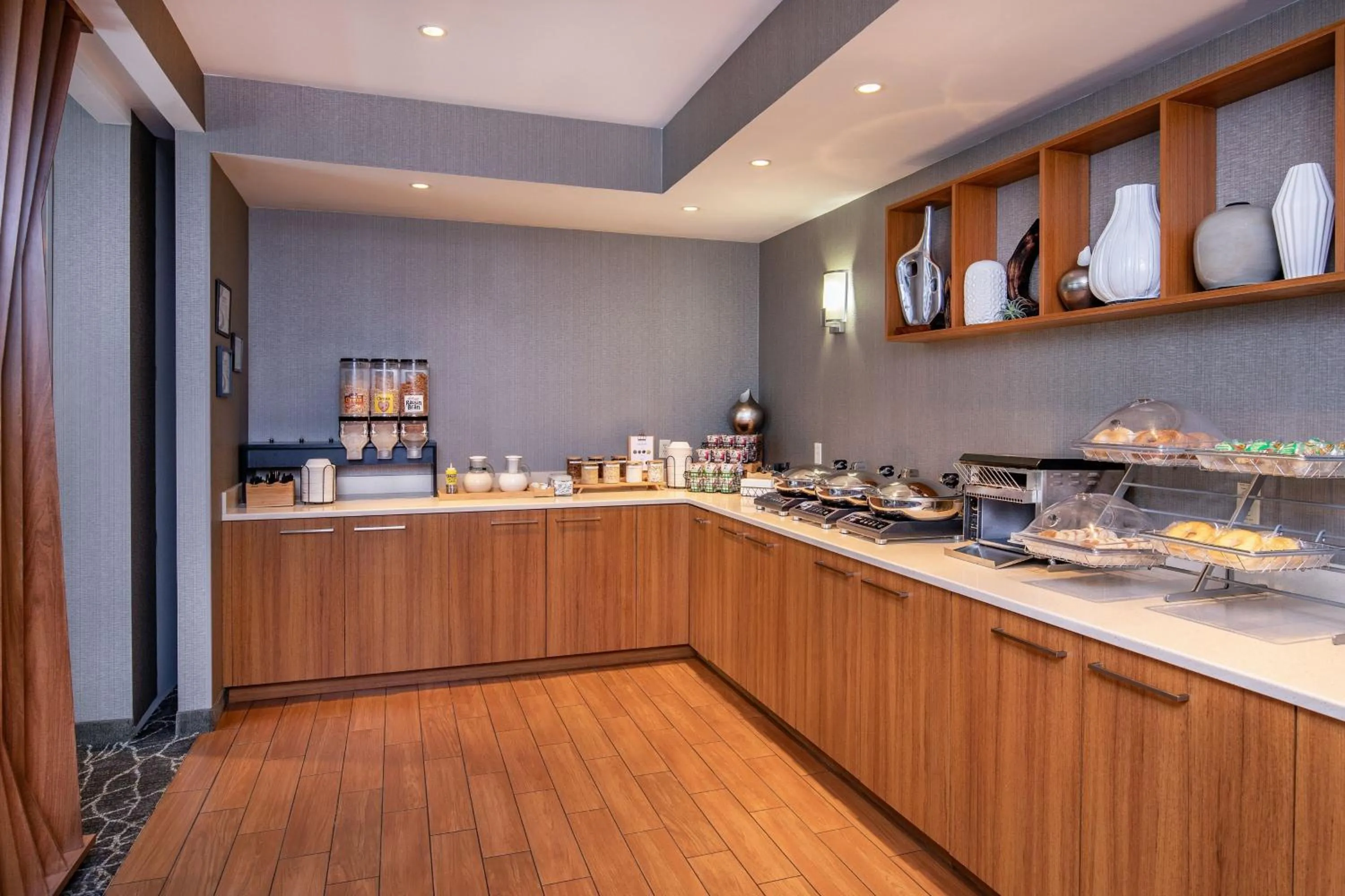 Breakfast in SpringHill Suites by Marriott Hershey Near The Park