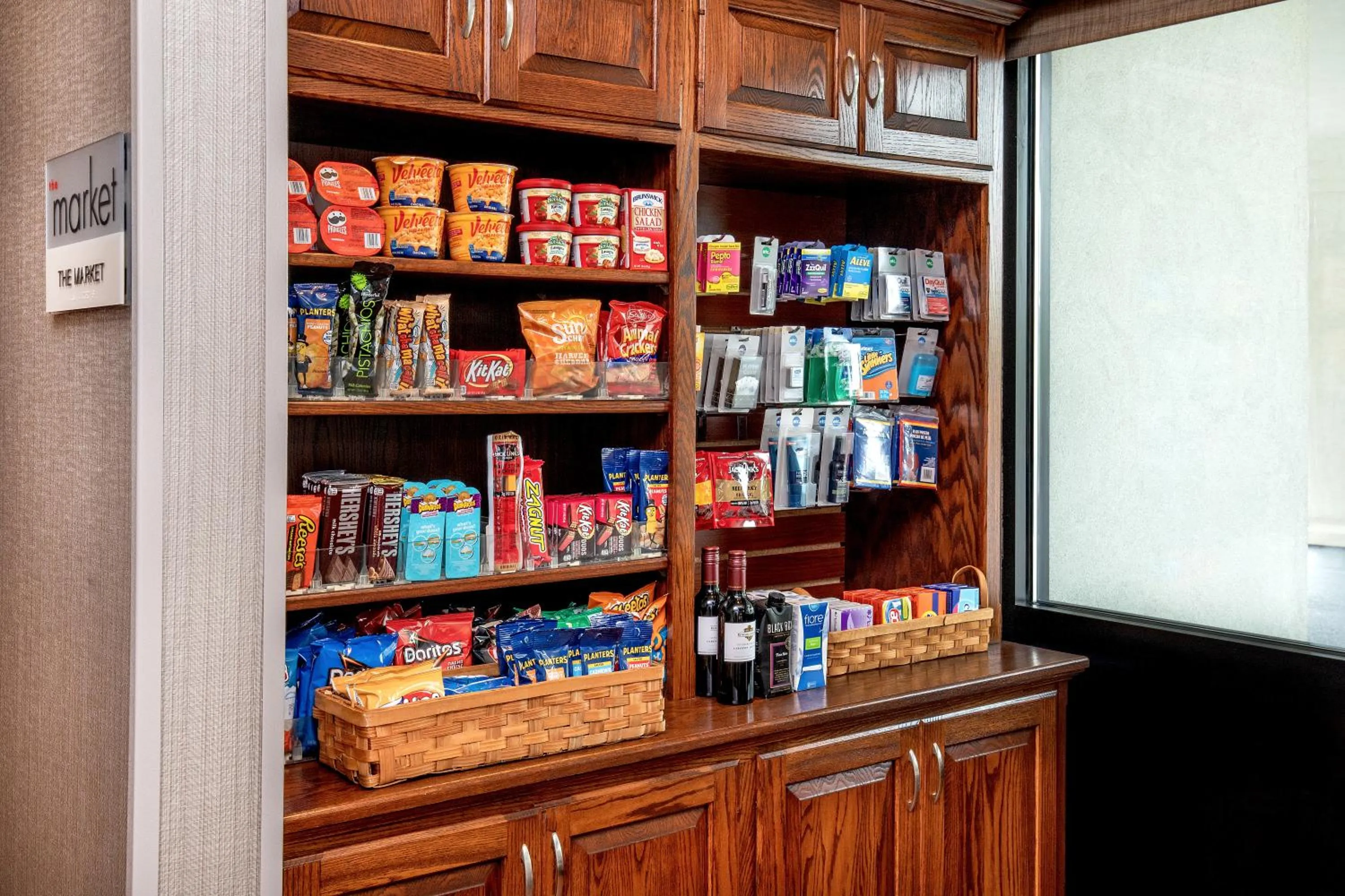 Food and drinks in SpringHill Suites by Marriott Hershey Near The Park