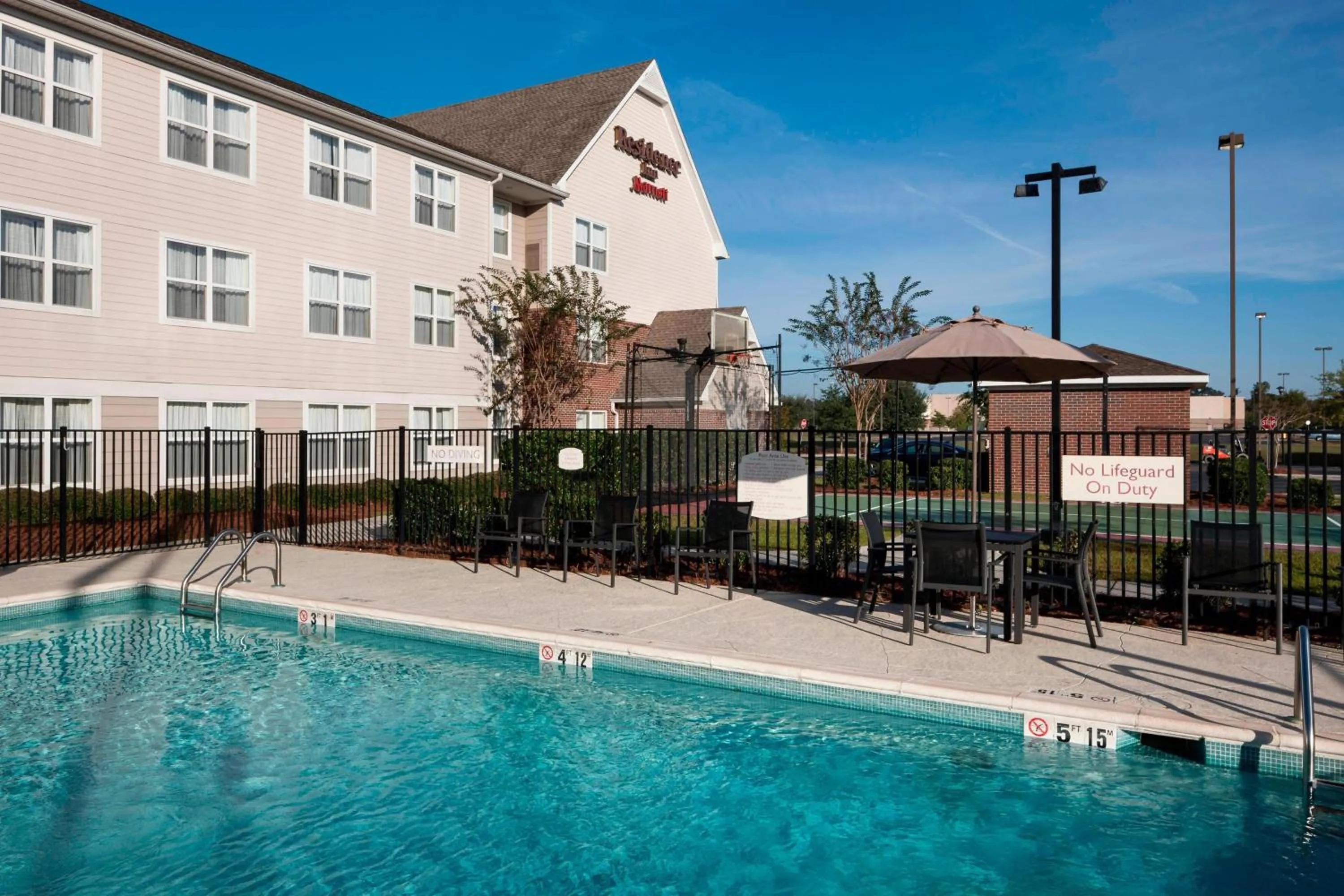 Swimming pool in Residence Inn by Marriott Hattiesburg