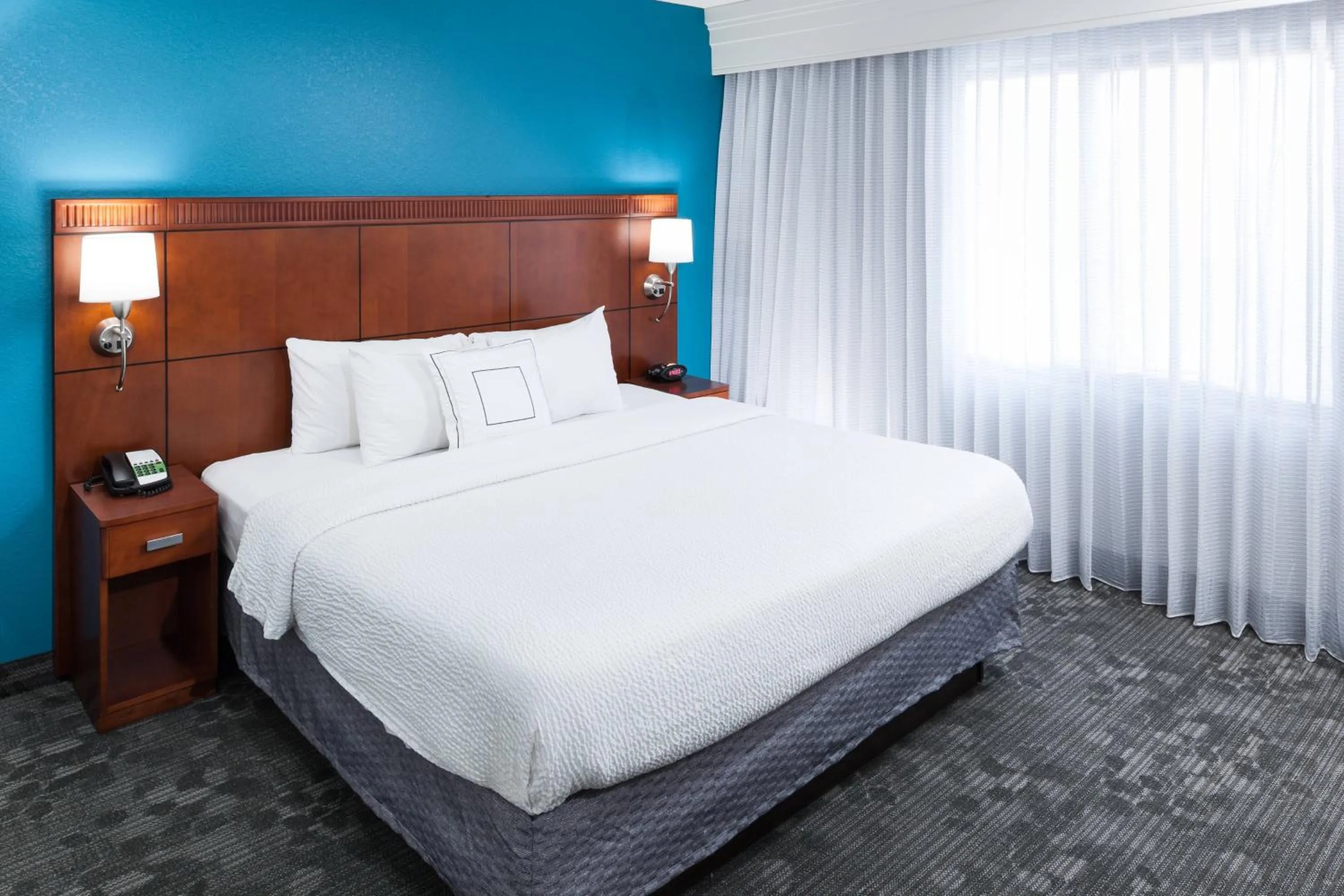Bedroom, Bed in Courtyard by Marriott Hattiesburg