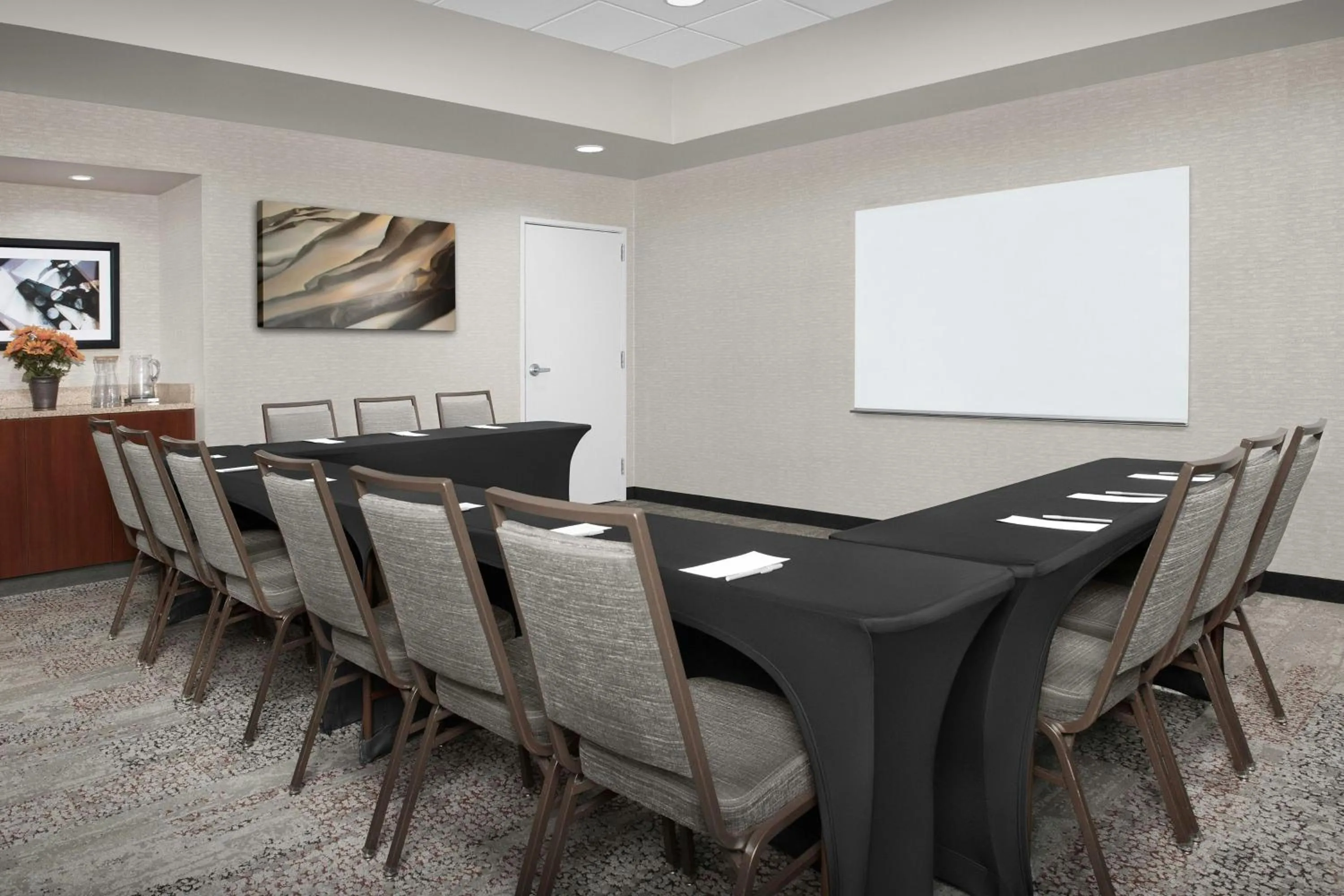 Meeting/conference room in Courtyard by Marriott Hattiesburg