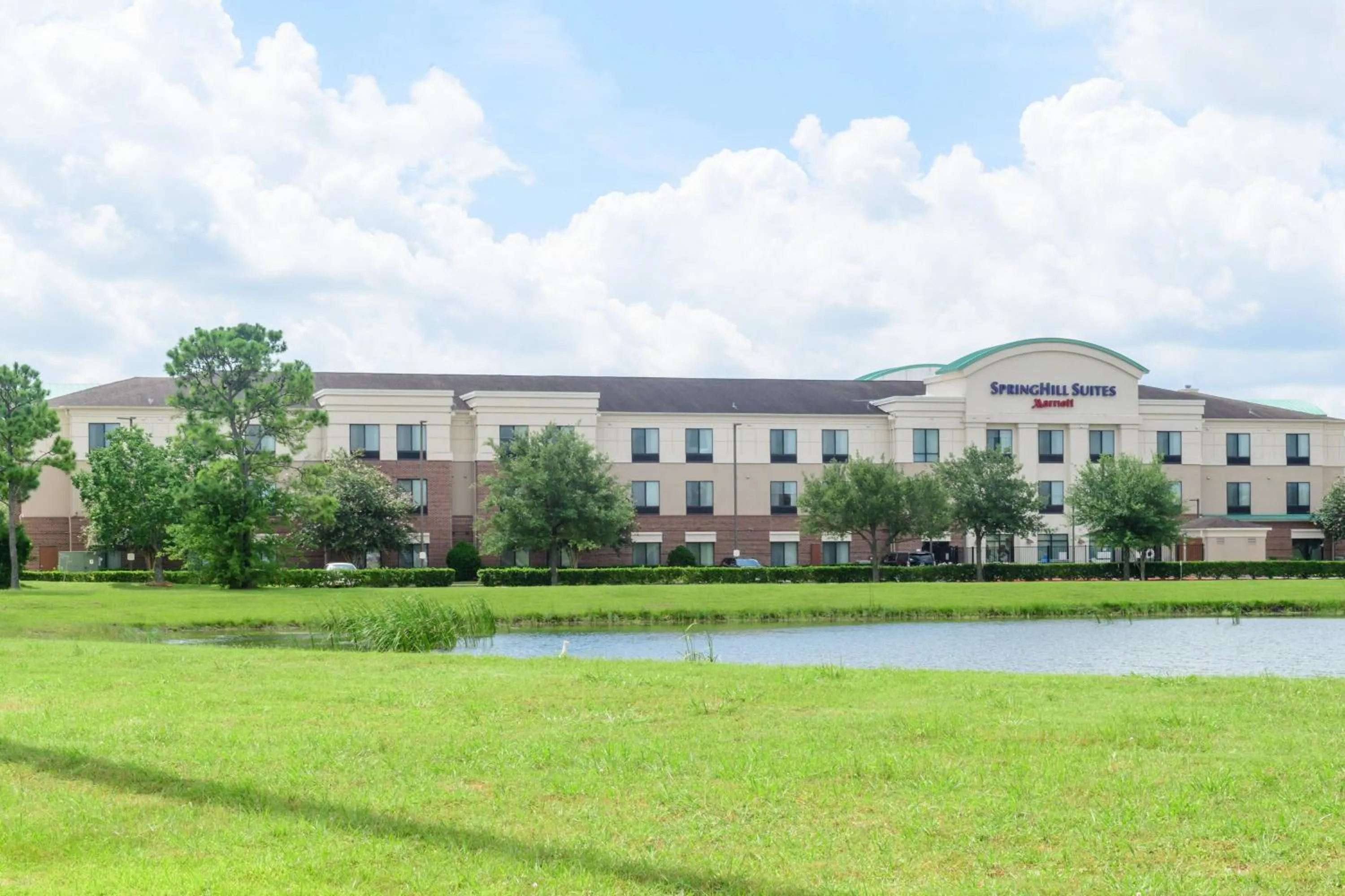 Property building in SpringHill Suites Houston Pearland