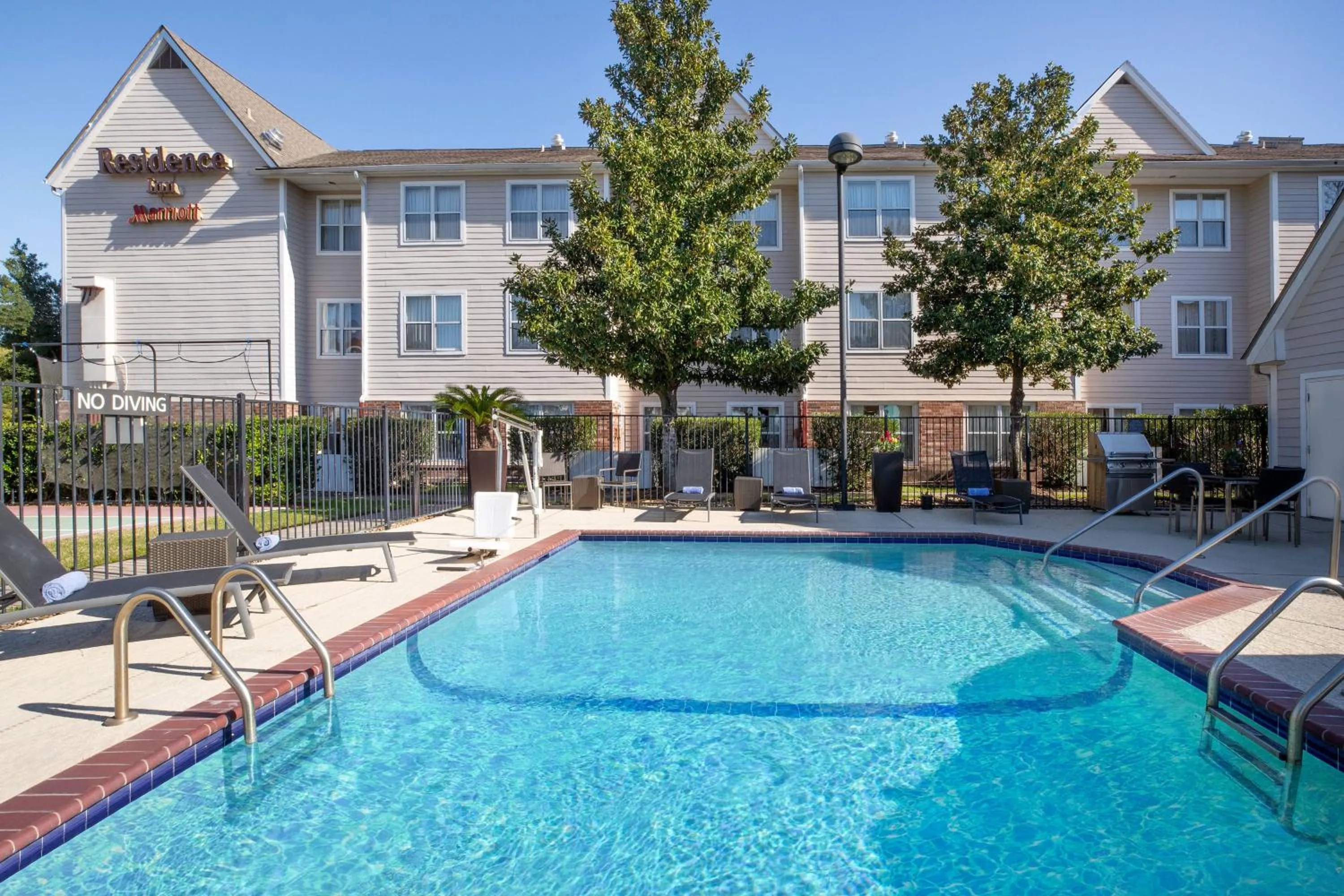 Swimming pool in Residence Inn Houston Sugar Land/Stafford