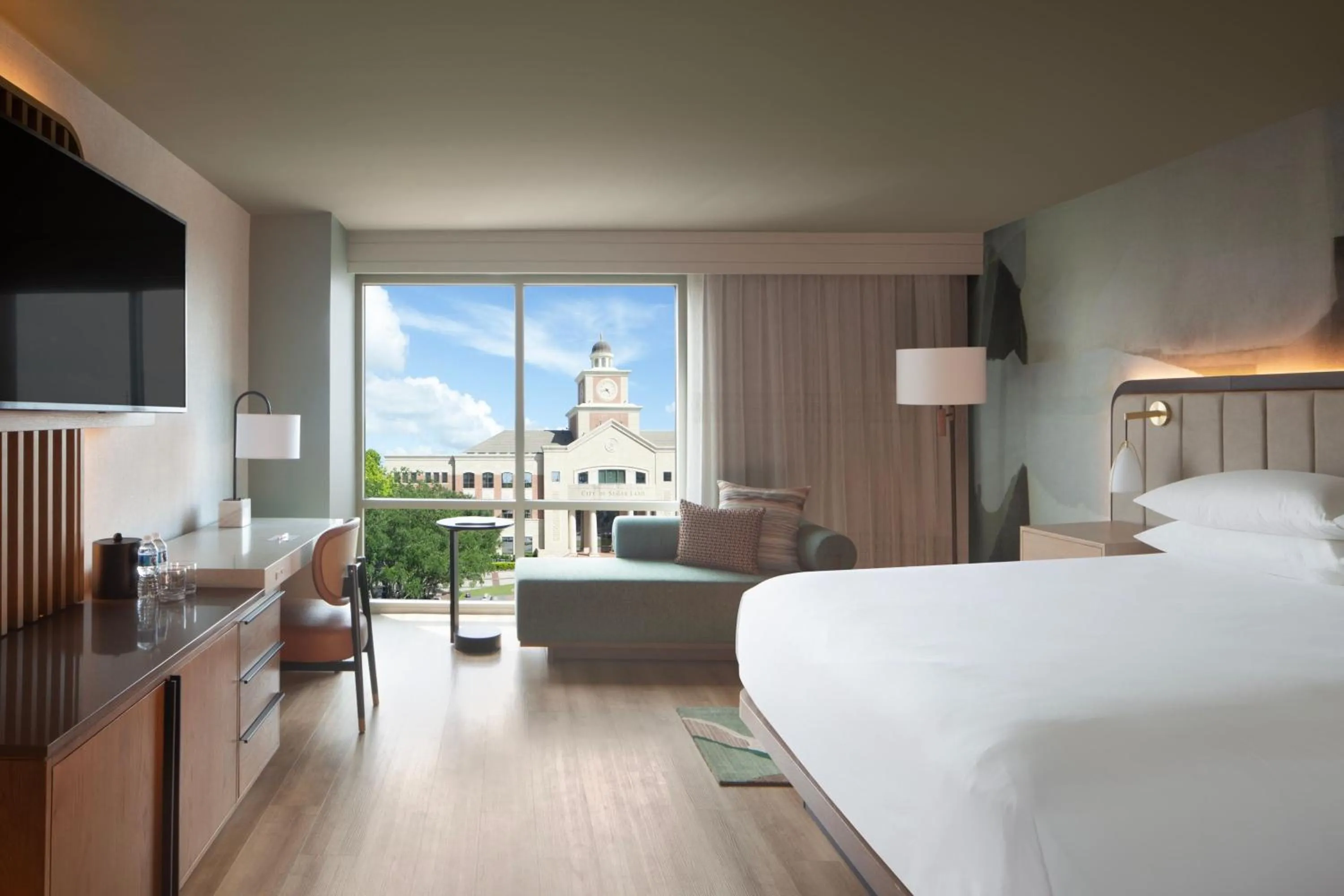 Photo of the whole room, Bed in Houston Marriott Sugar Land