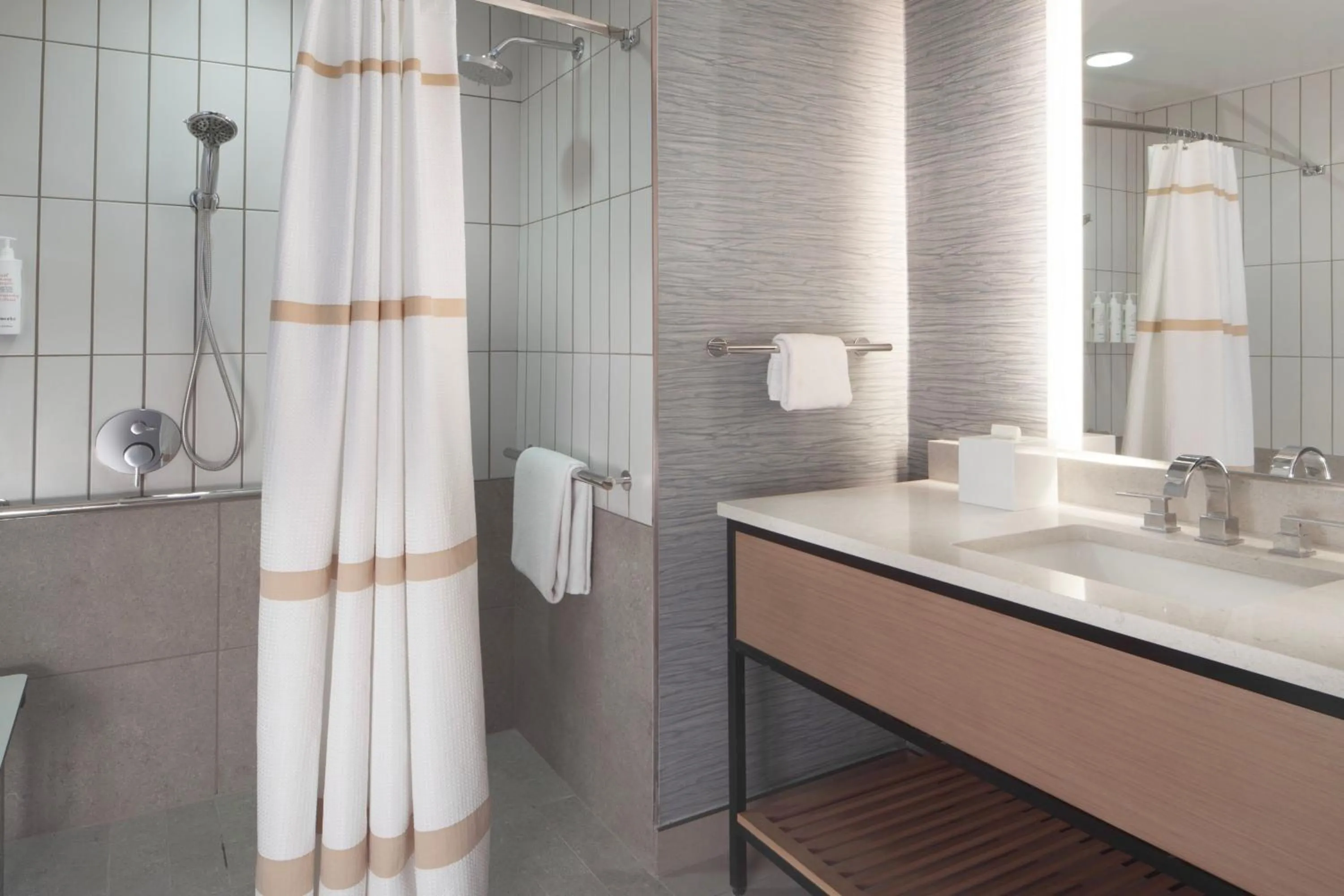 Bathroom in Houston Marriott Sugar Land