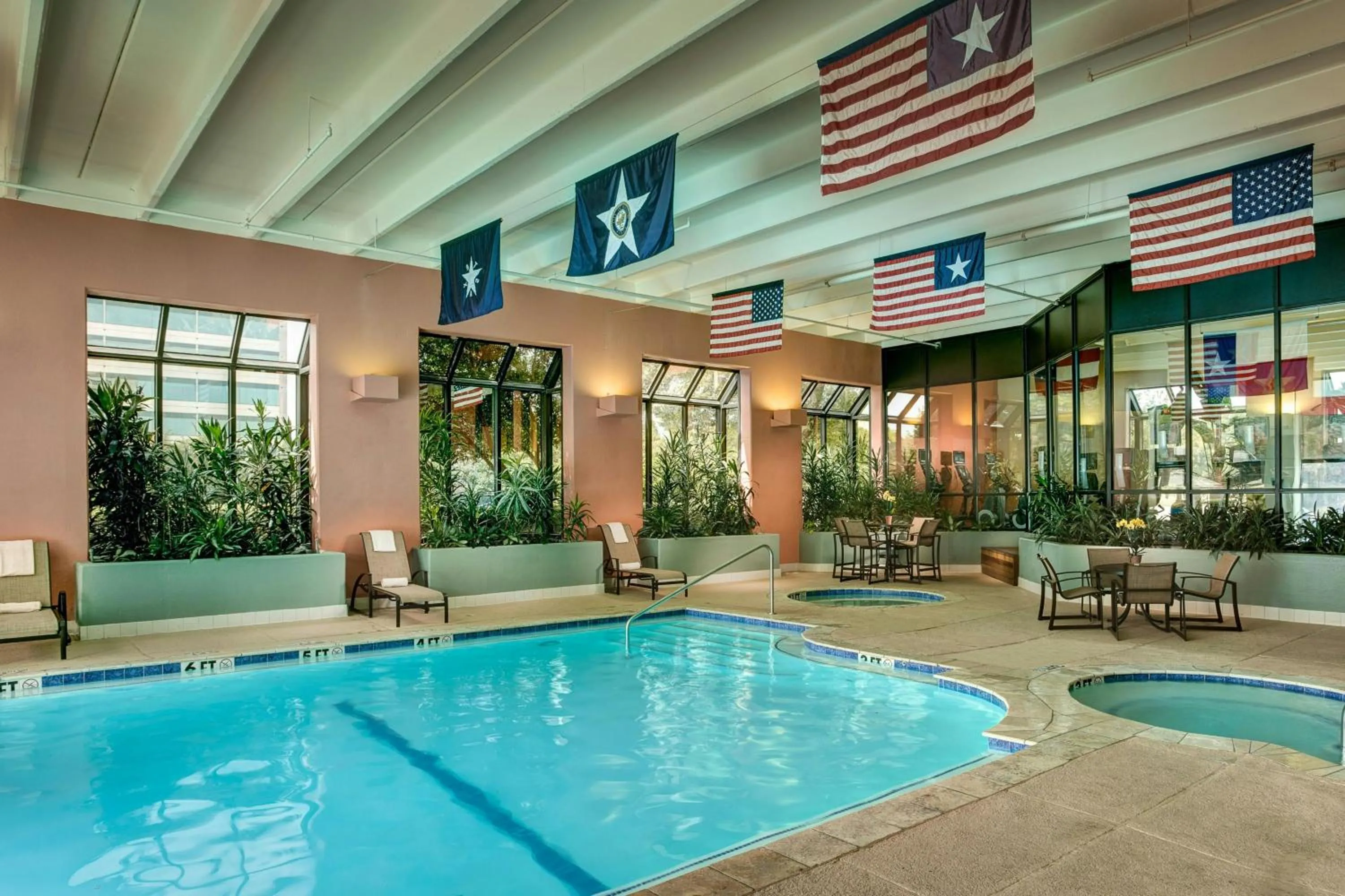 Swimming pool in Houston Marriott Westchase
