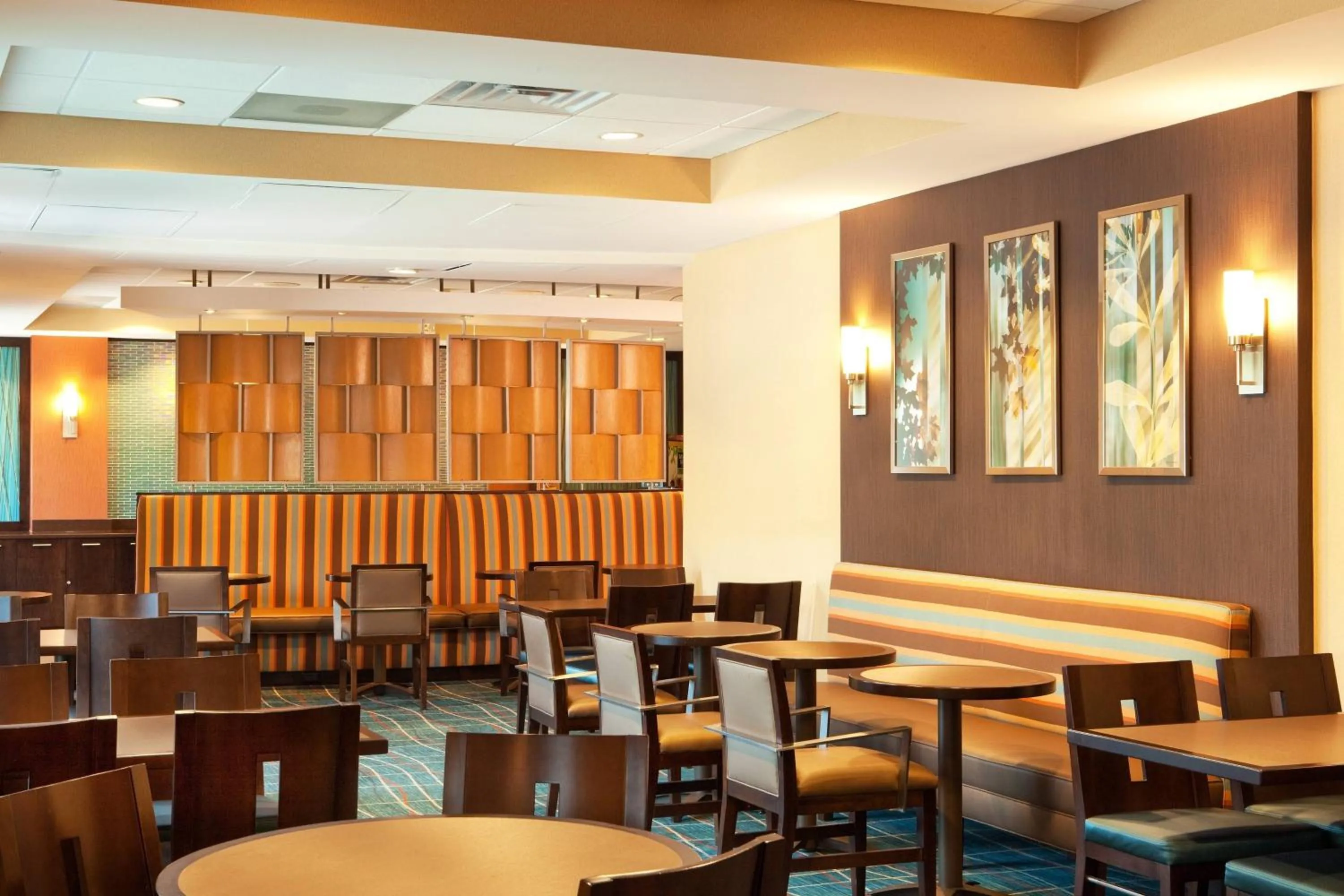 Restaurant/places to eat in SpringHill Suites by Marriott Tarrytown Westchester County
