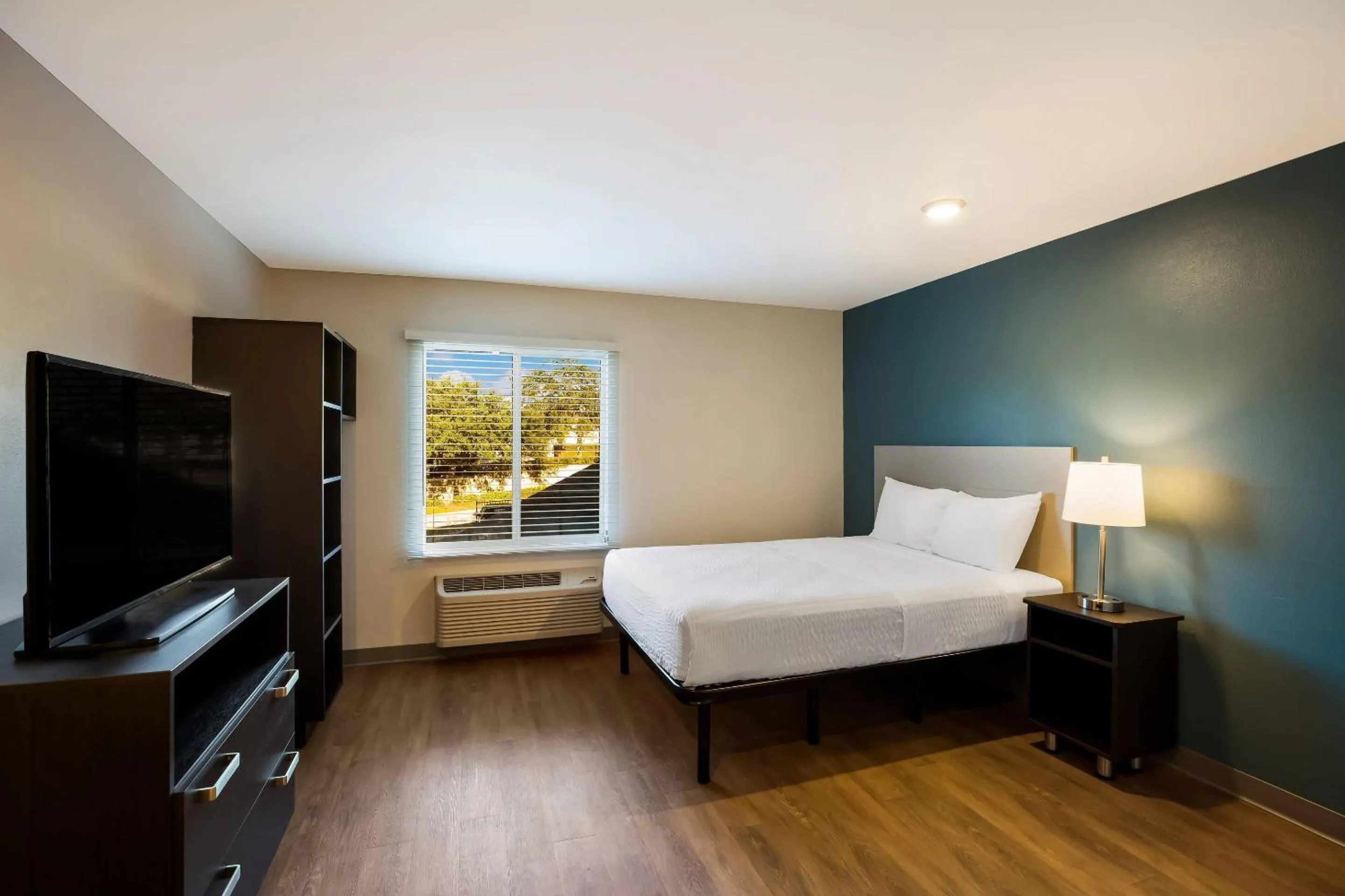 Bedroom, Bed in WoodSpring Suites Orlando West - Clermont