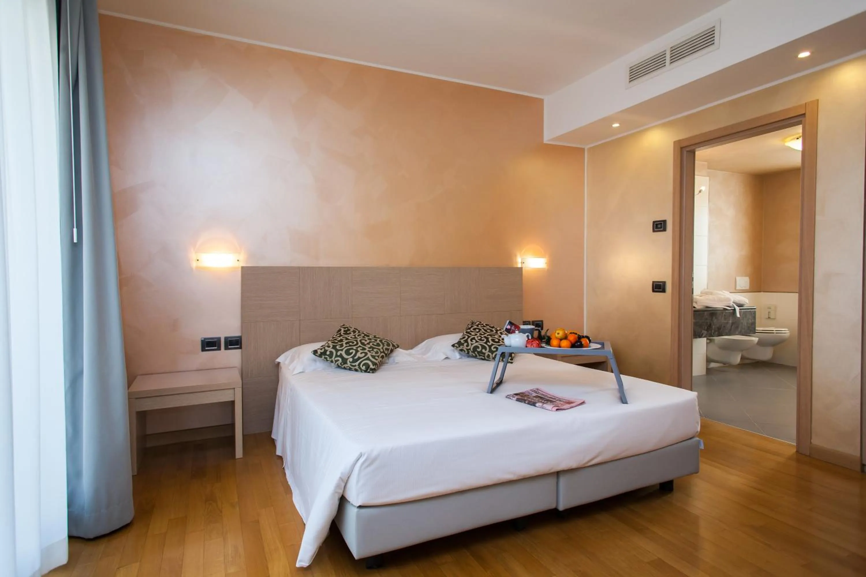 Bedroom, Bed in Palace Hotel Zingonia