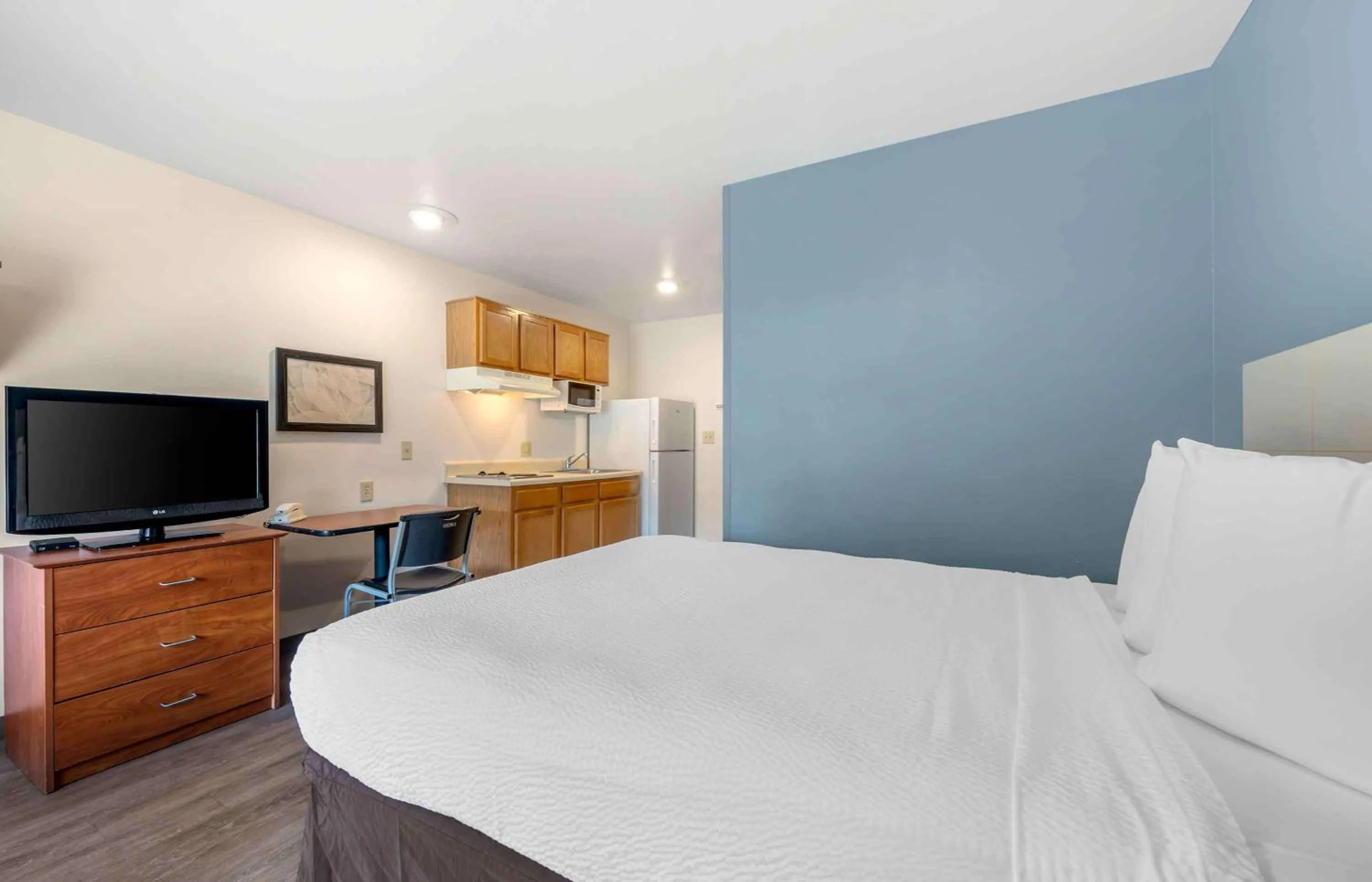 Bedroom, Bed in Extended Stay America Select Suites - Orlando - East