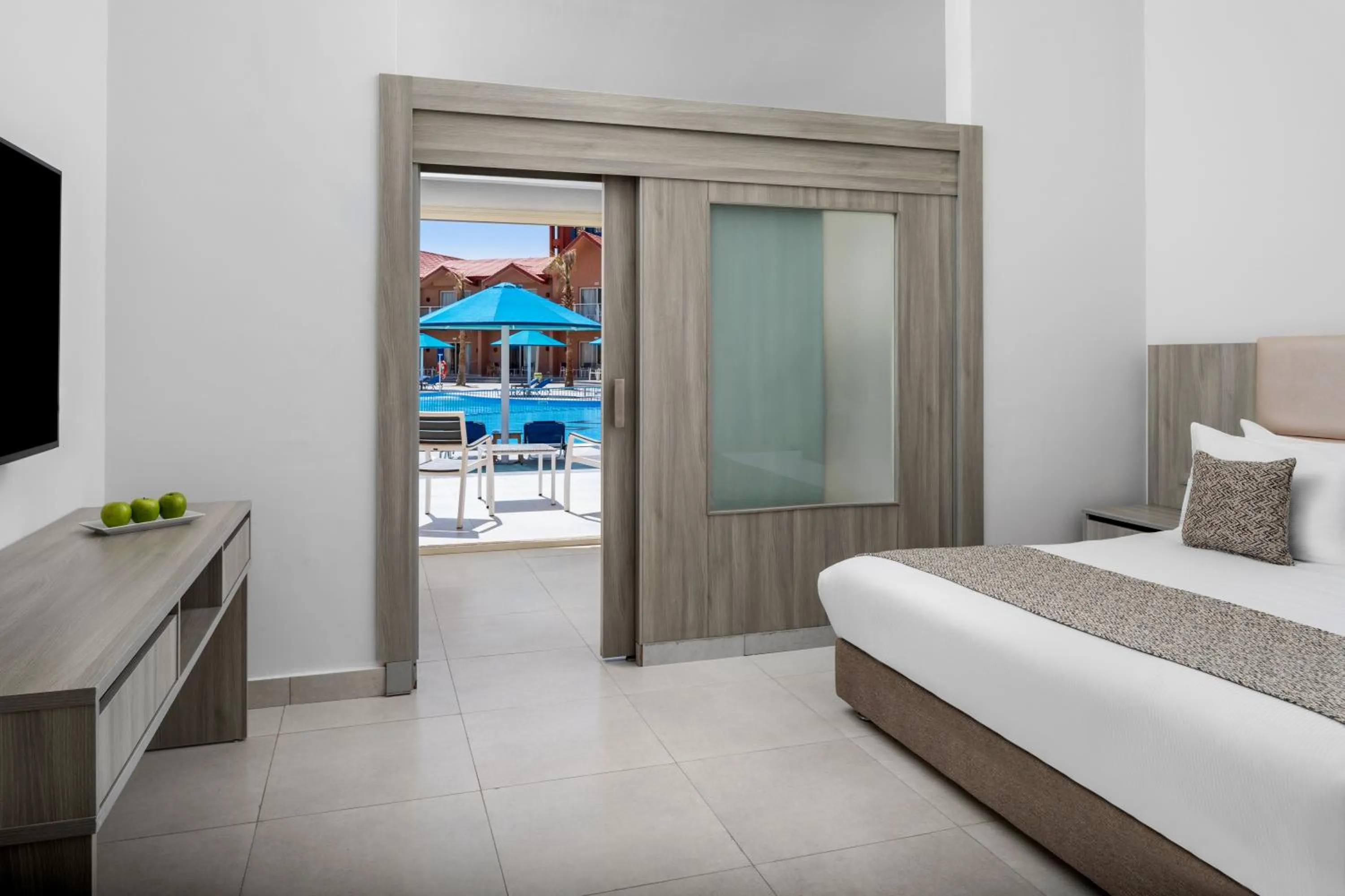 Bedroom, Bed in Pickalbatros Jungle Aqua Park - Neverland Hurghada