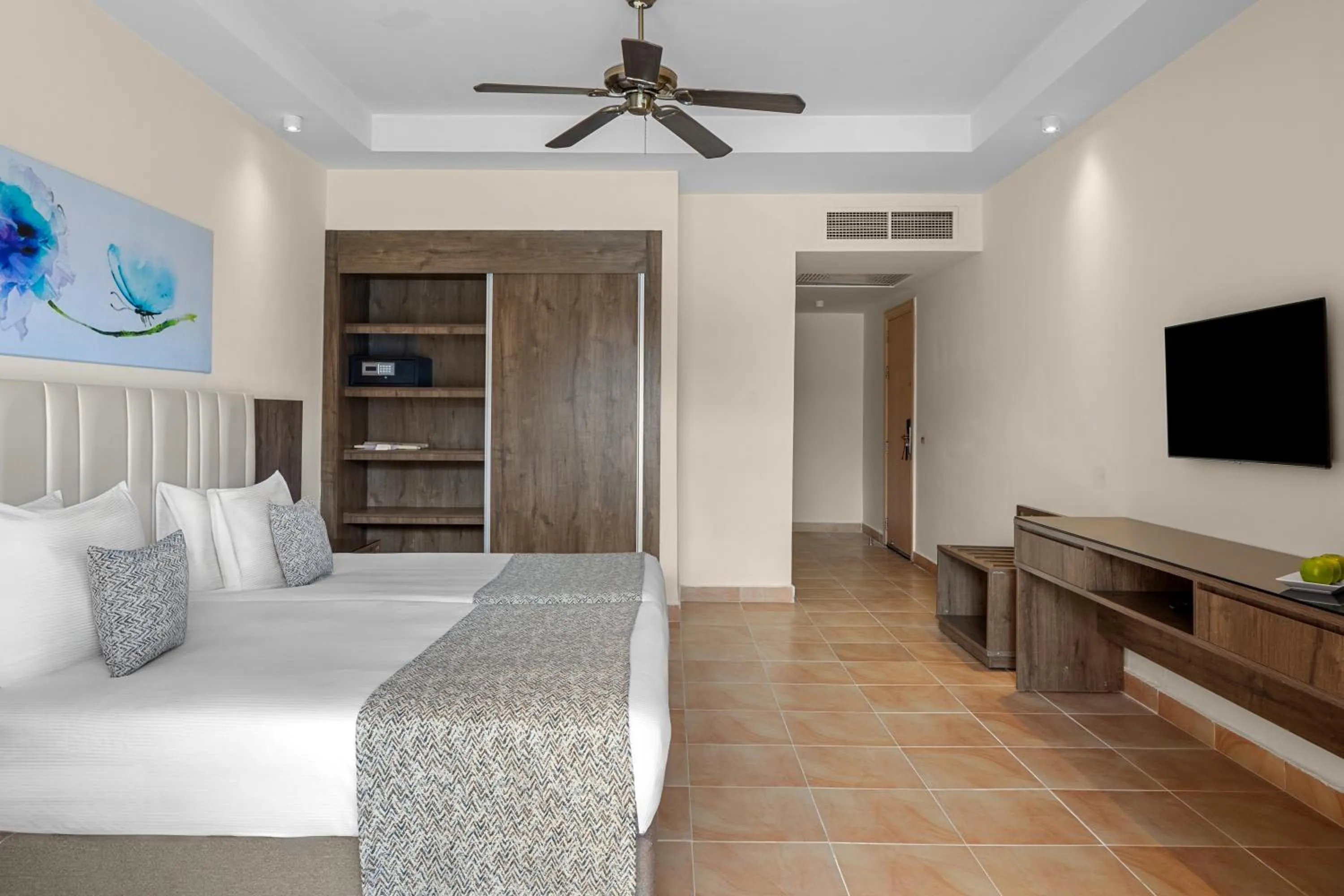 TV and multimedia, Bed in Pickalbatros Jungle Aqua Park - Neverland Hurghada